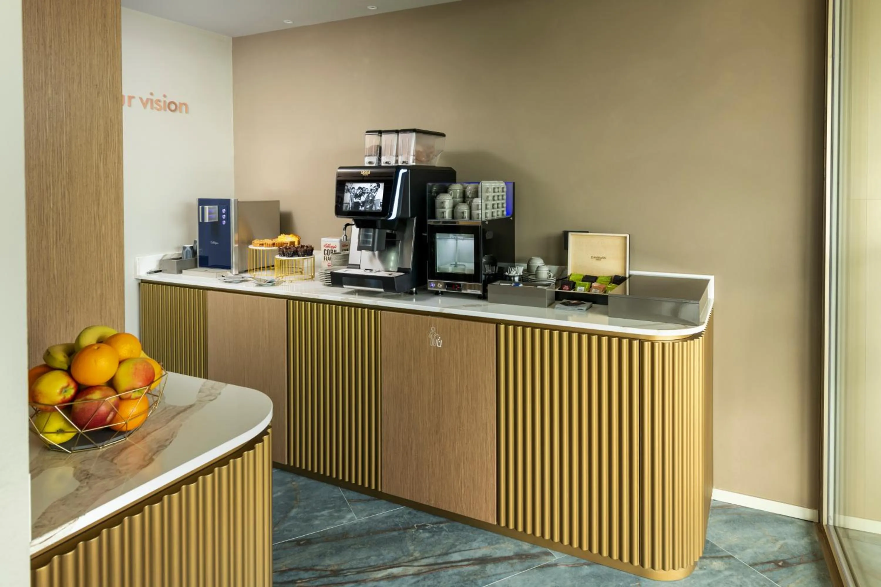 Coffee/tea facilities in Visionair Suites & SPA-Room Only e Honesty Bar