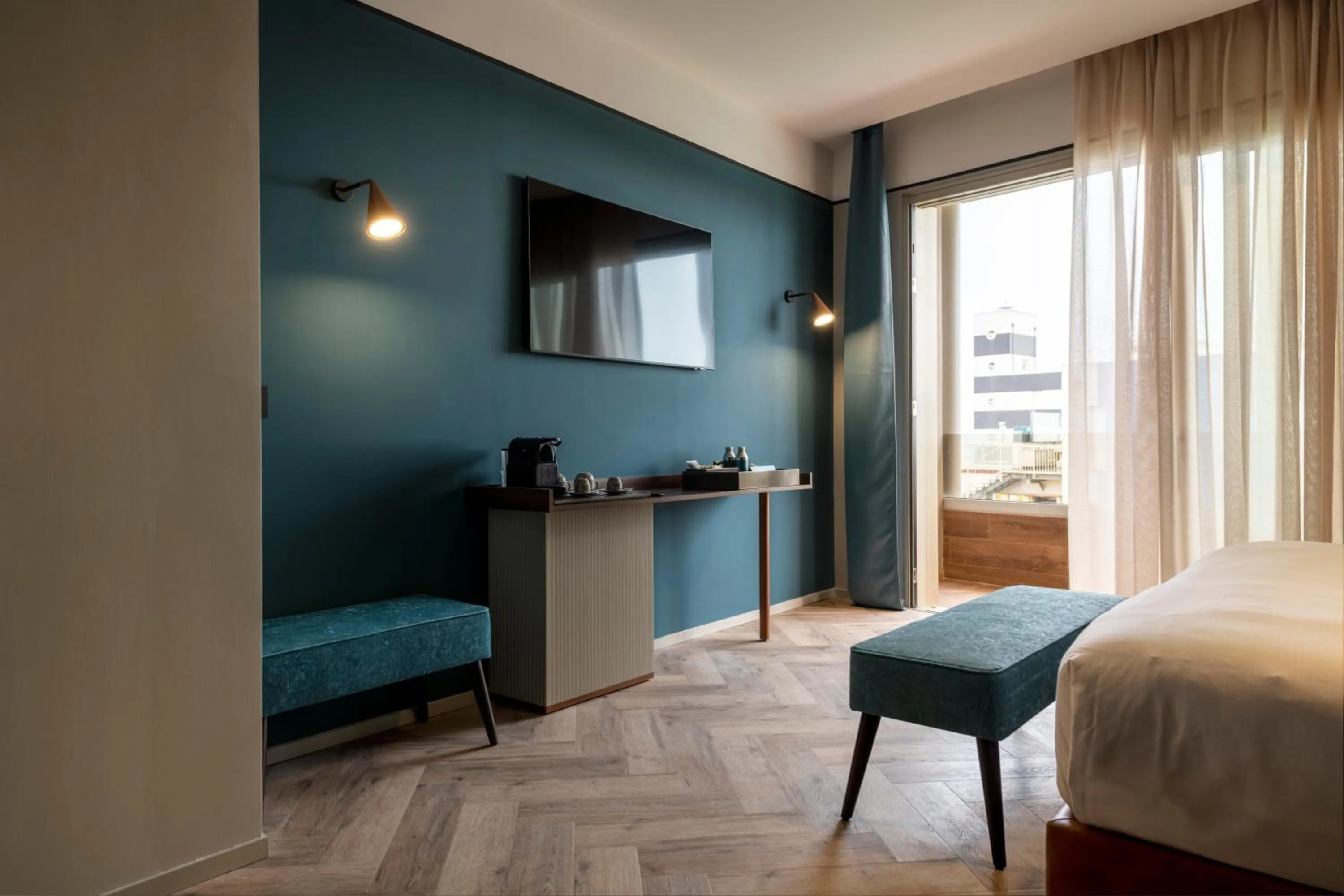 TV and multimedia, Bed in Visionair Suites & SPA-Room Only e Honesty Bar