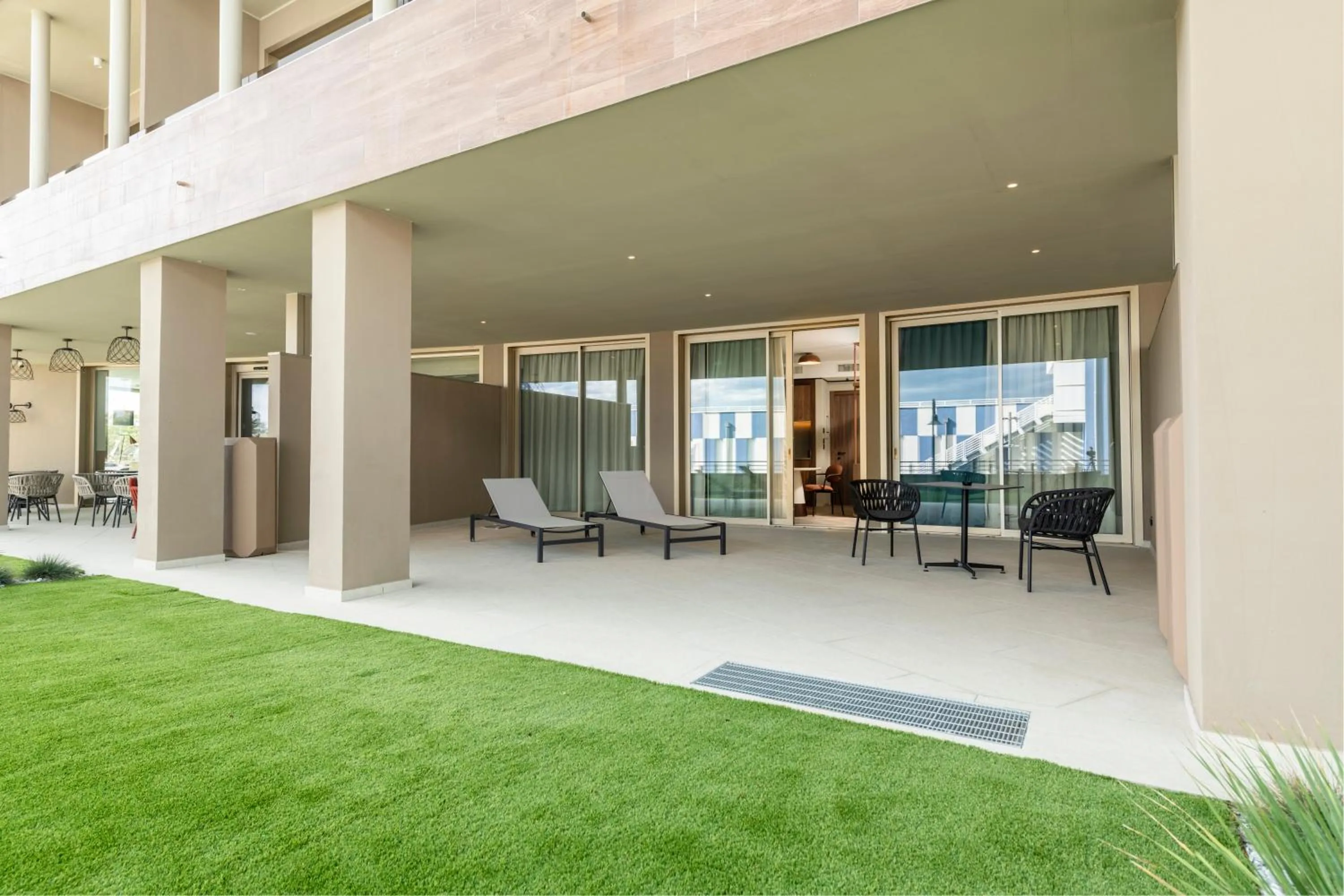 Patio in Visionair Suites & SPA-Room Only e Honesty Bar