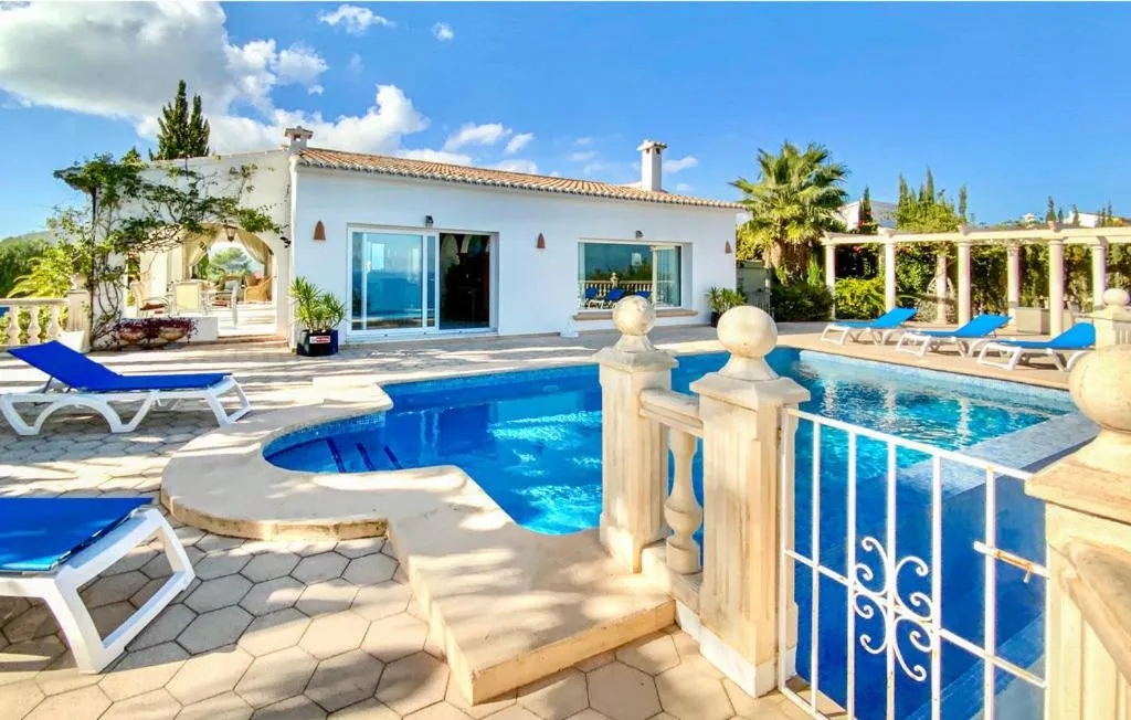 Property building in La Galesa