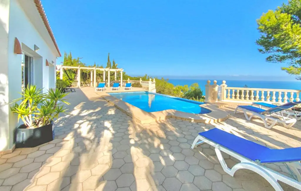 Property building in La Galesa
