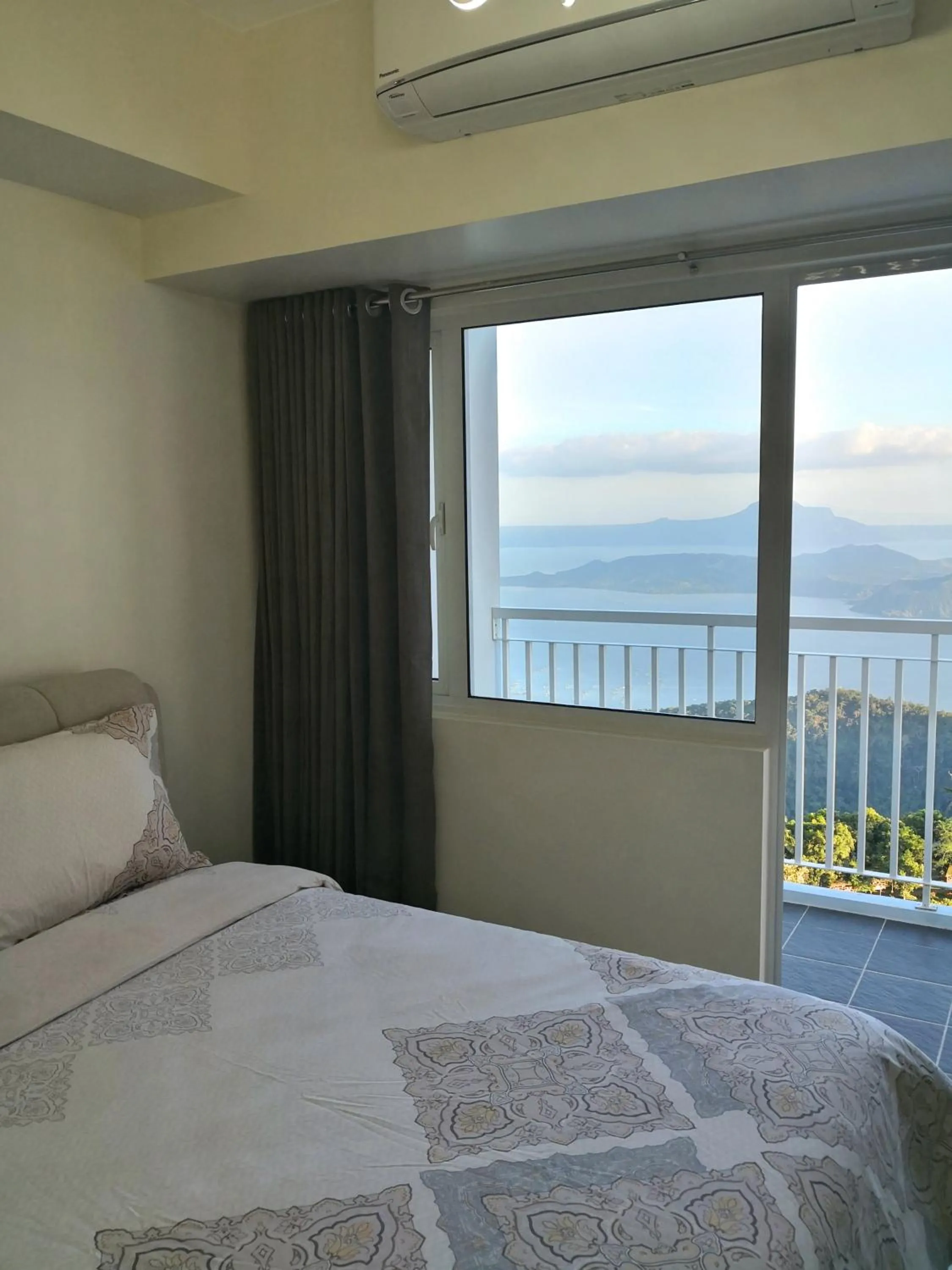 Balcony/Terrace, Bed in Blowing In The Wind