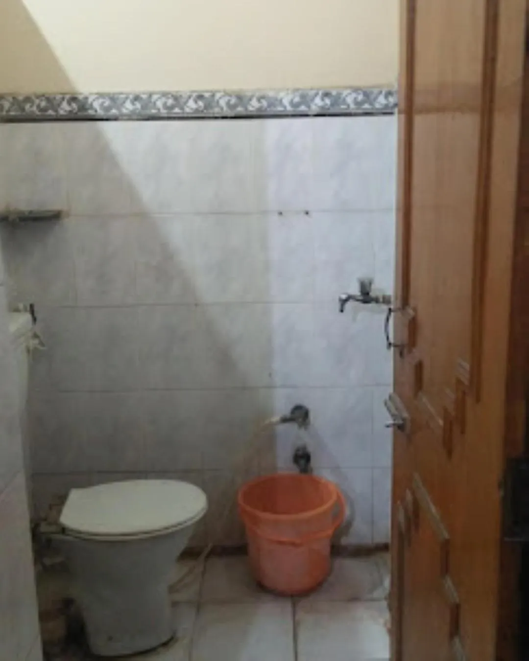 Shower in Muskan Hotel , Mathura