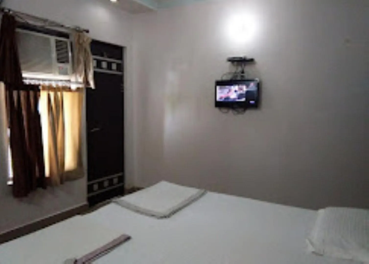 Bed in Muskan Hotel , Mathura