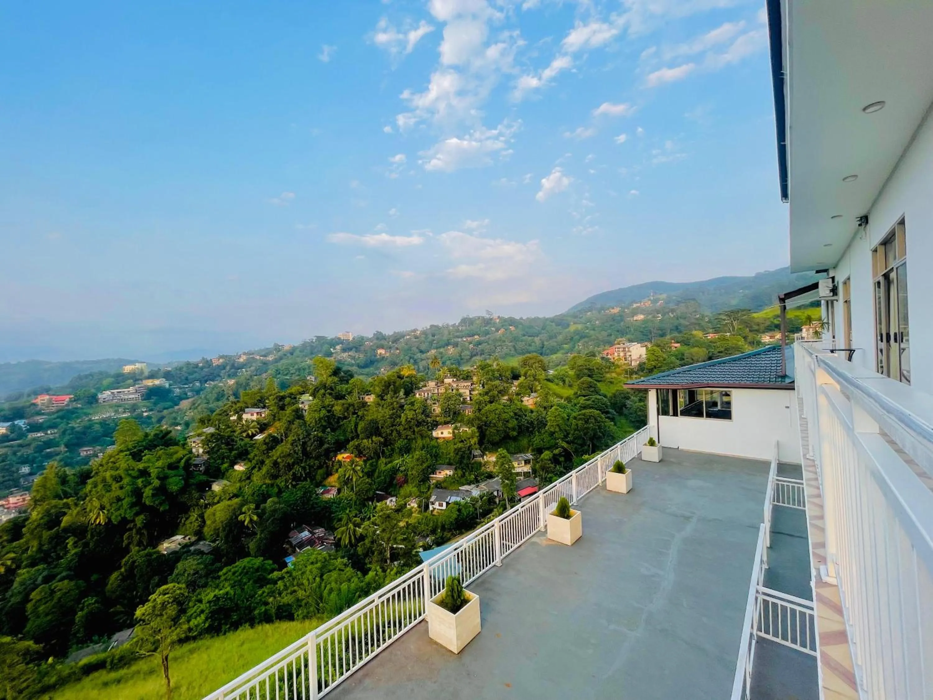 Hill Paradise Hanthana