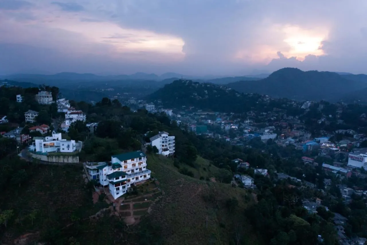 Hill Paradise Hanthana