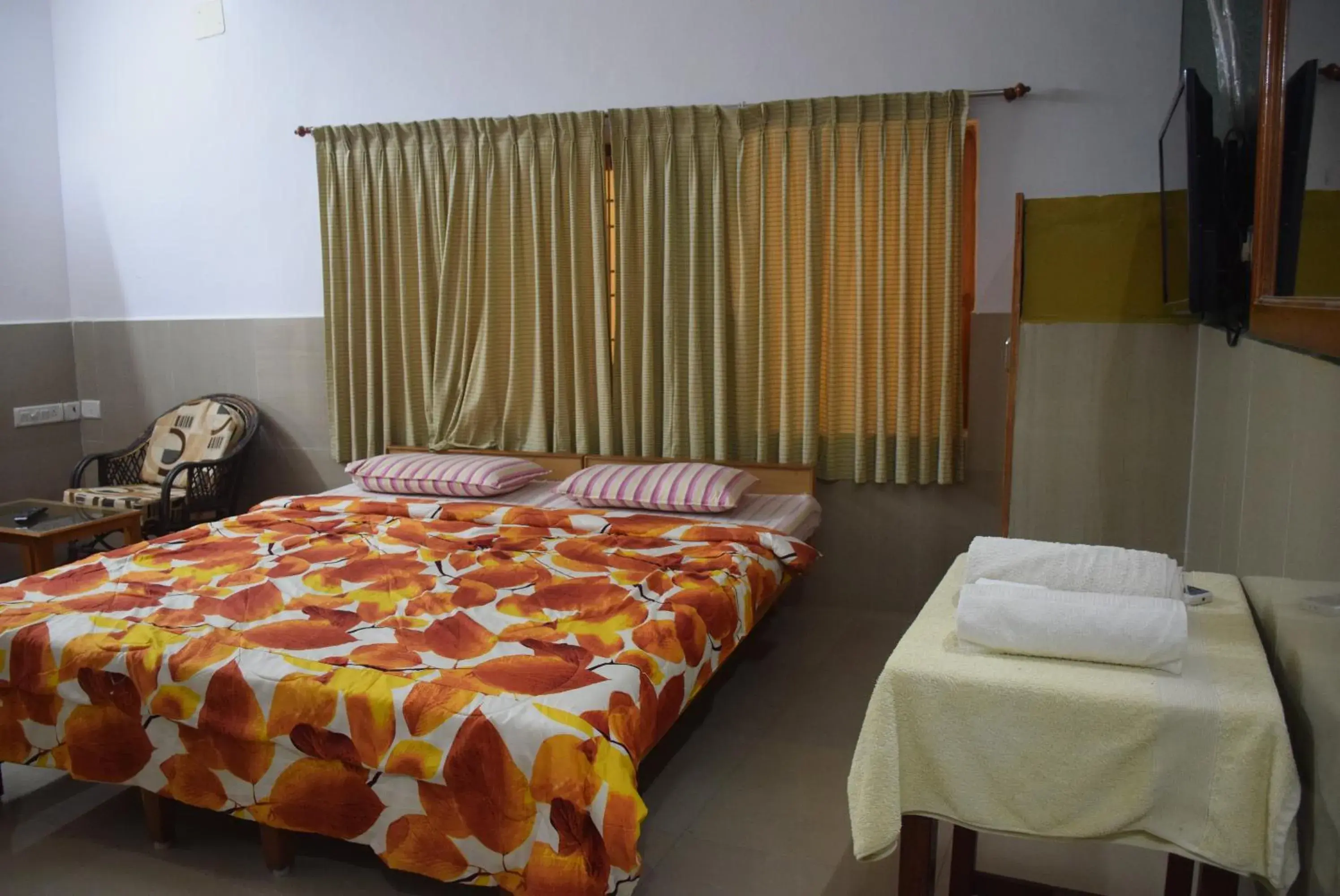 Deluxe Double Room in Vinodhara Guest House Deluxe Double Room in Vinodhara Guest House