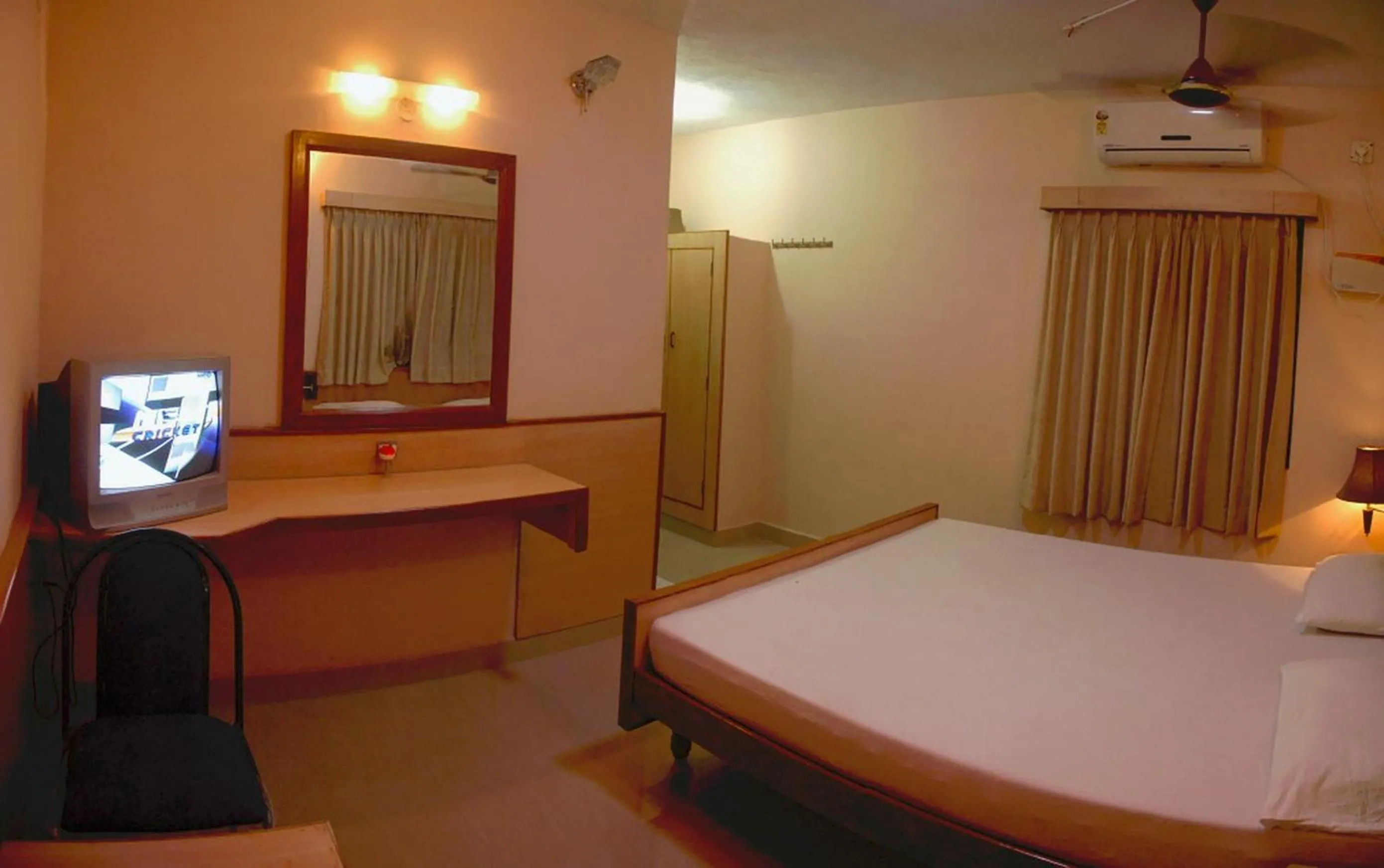 Deluxe Double Room in Vinodhara Guest House