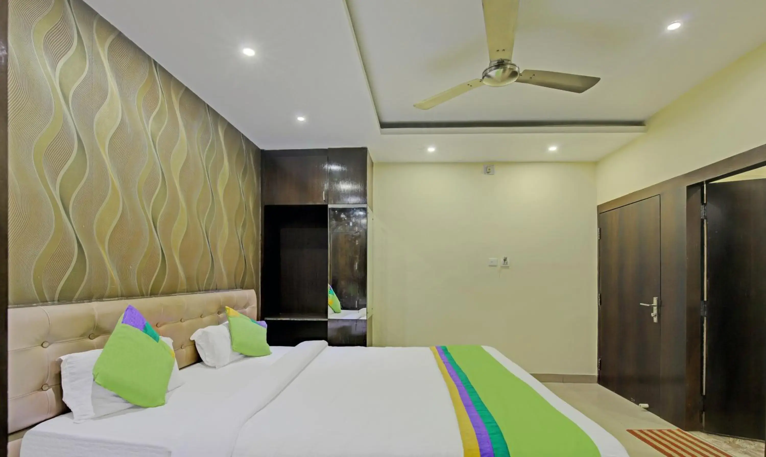 Bedroom, Bed in Treebo Archie Regency Bedroom, Bed in Treebo Archie Regency