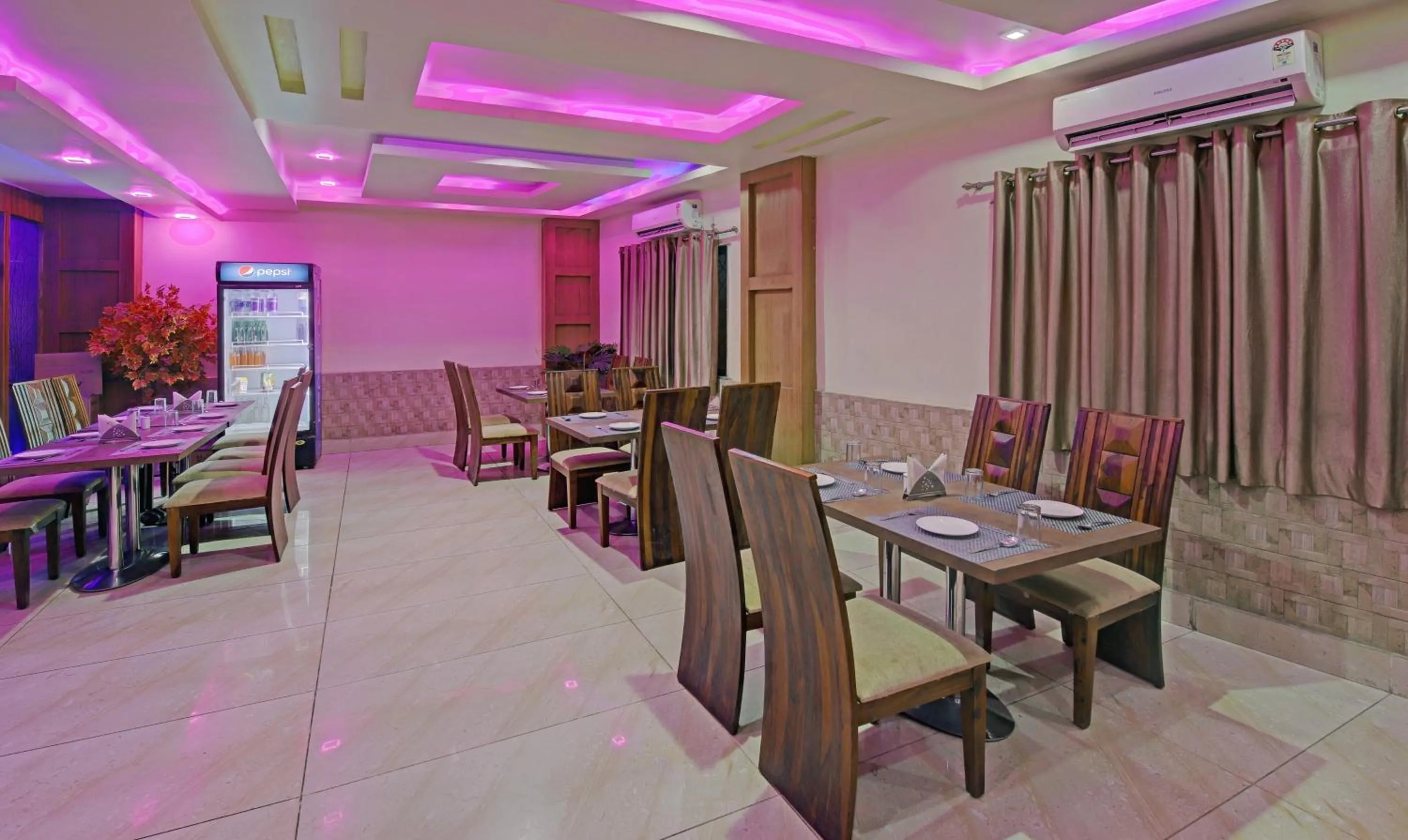 Restaurant/places to eat in Treebo Archie Regency