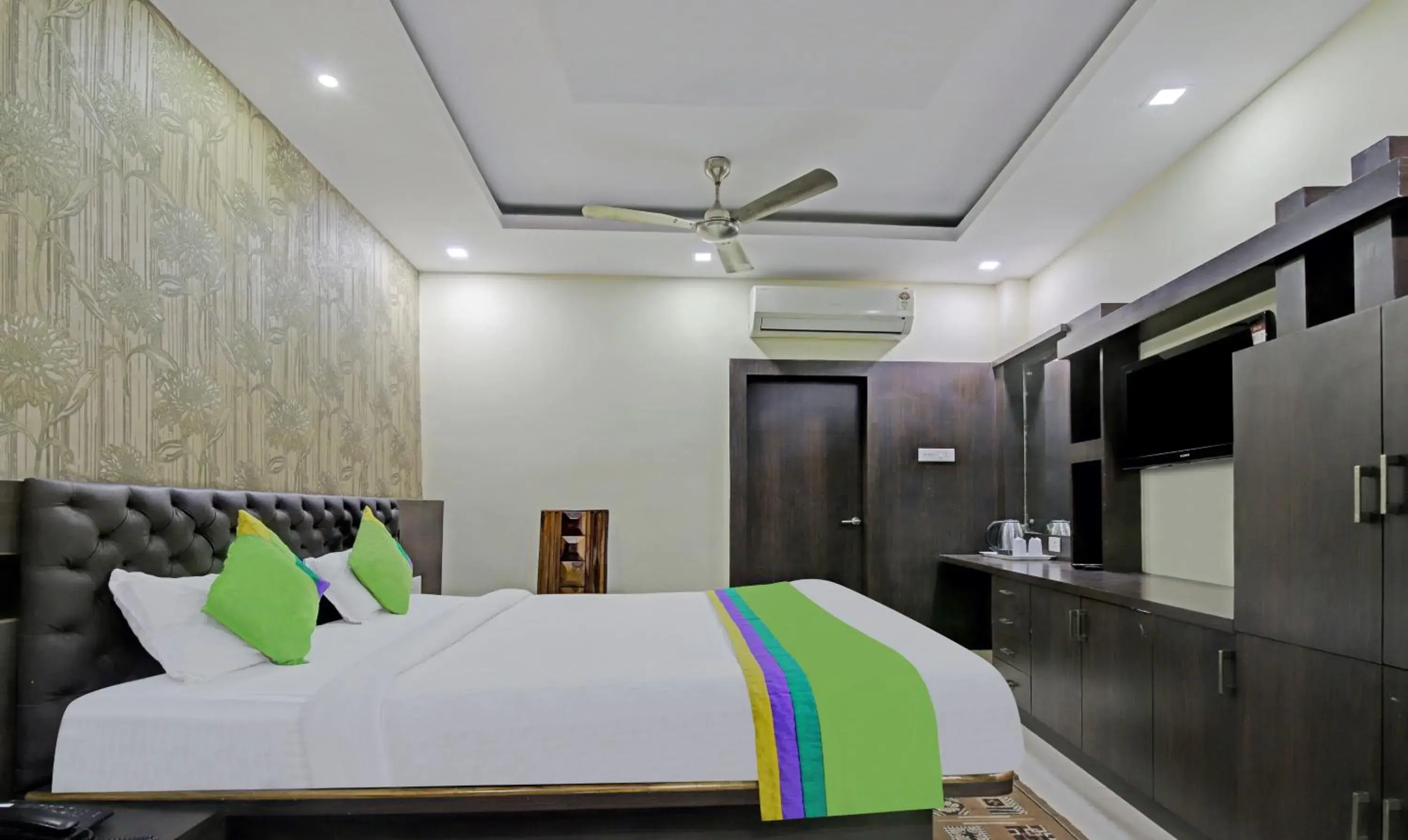 Bedroom, Bed in Treebo Archie Regency Bedroom, Bed in Treebo Archie Regency