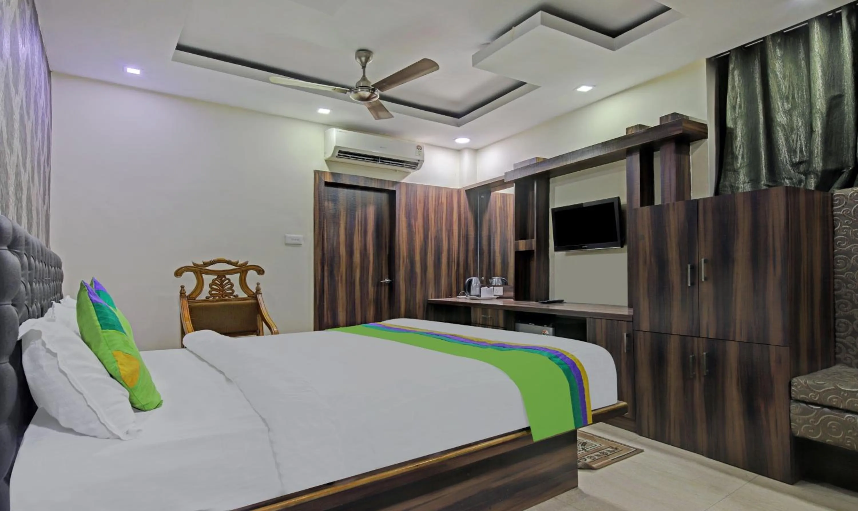 Bedroom, Bed in Treebo Archie Regency
