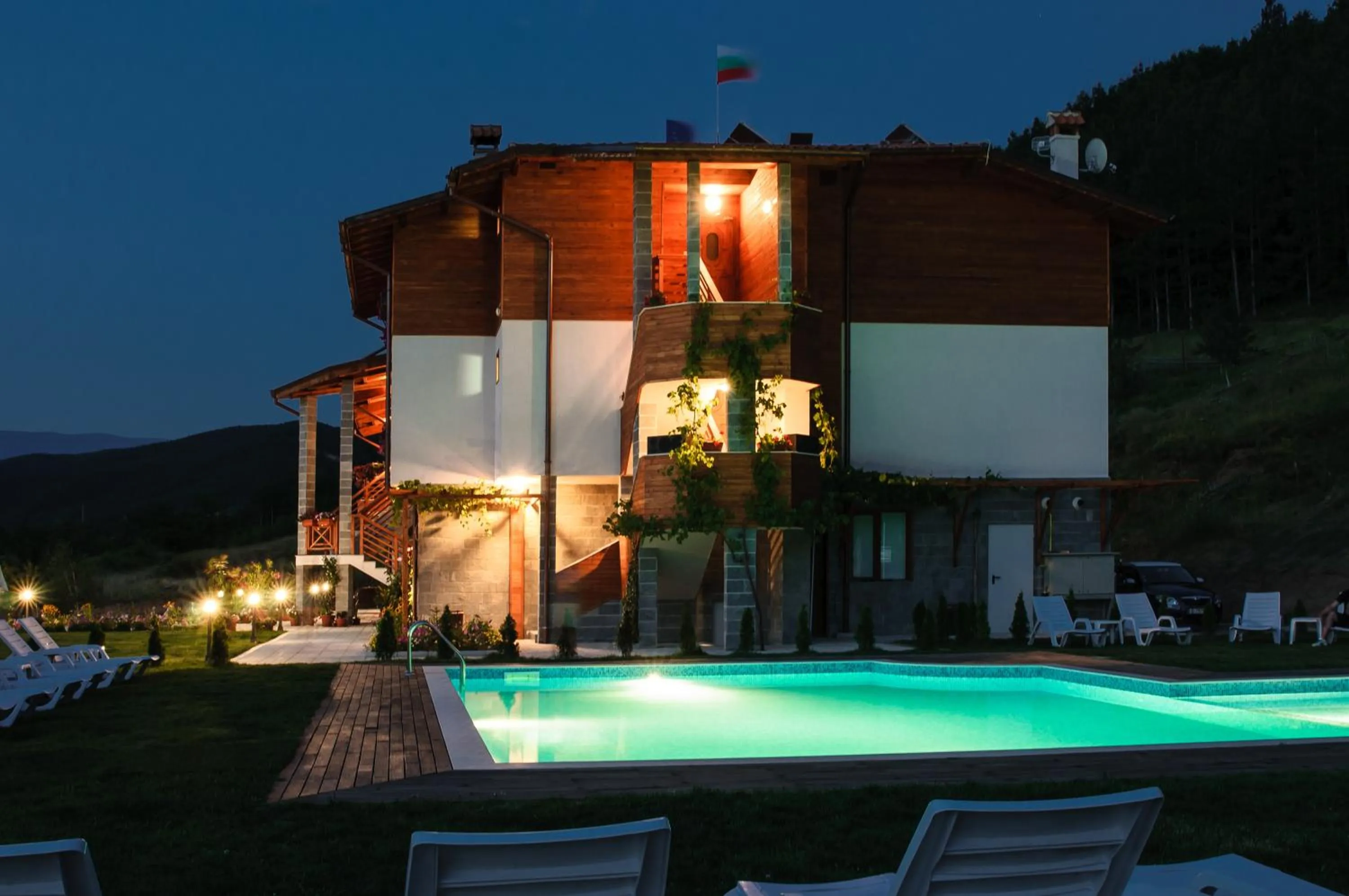 Swimming pool in Alpine Garden Hotel (Trayanovi Dvori)