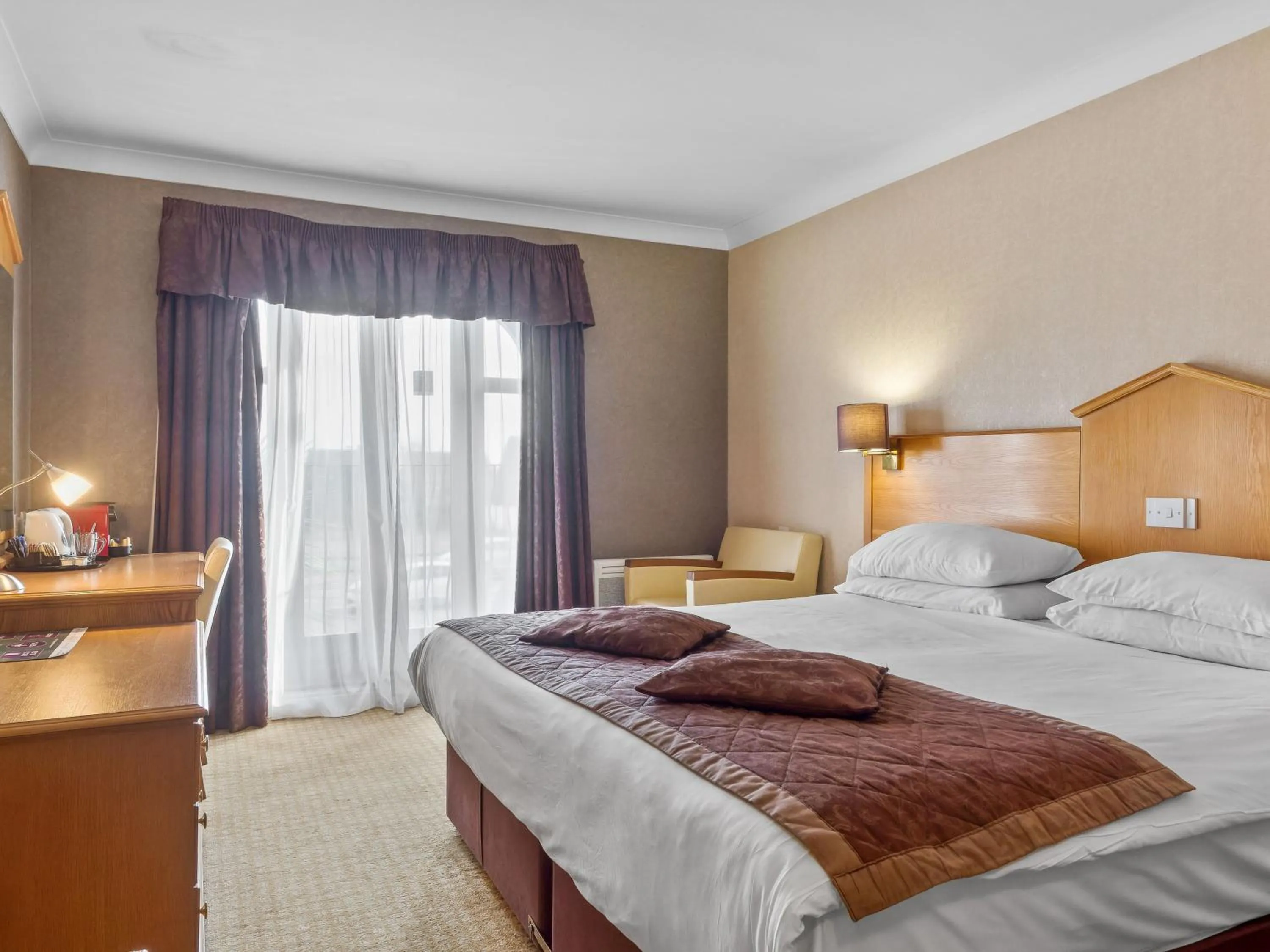 Bed in Widnes Halton Everglades Park Hotel