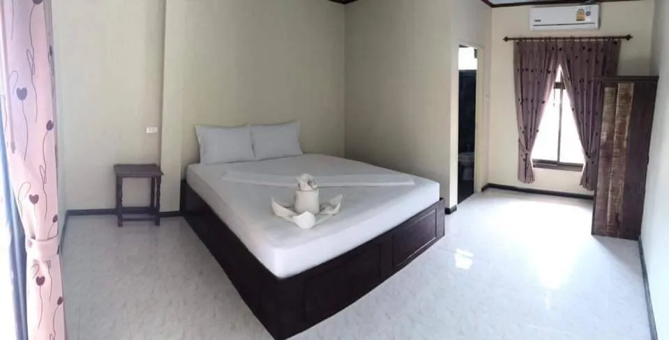 Bed in Rainbow Bungalow Haadrin Koh Phangan