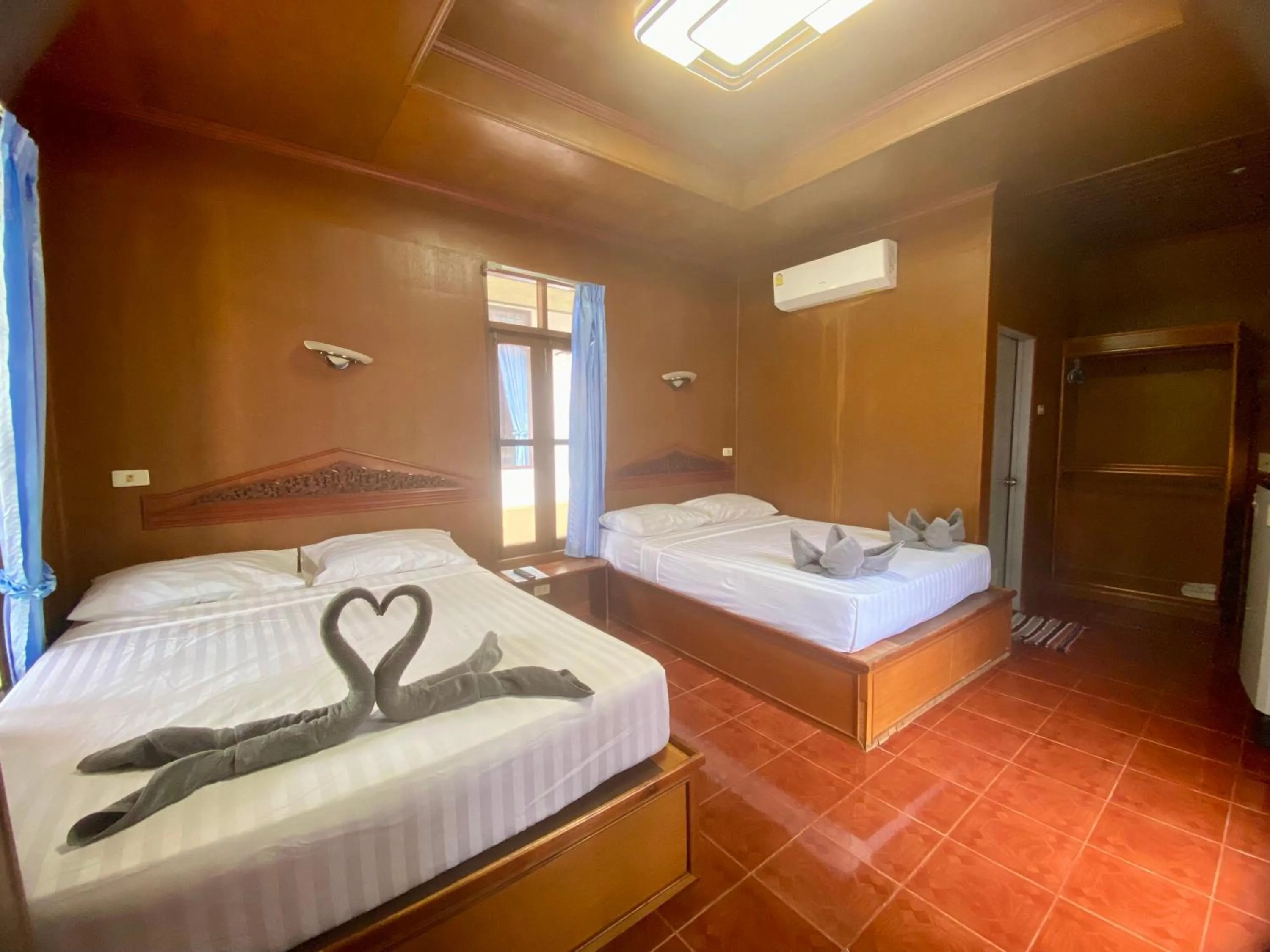 Bed in Rainbow Bungalow Haadrin Koh Phangan