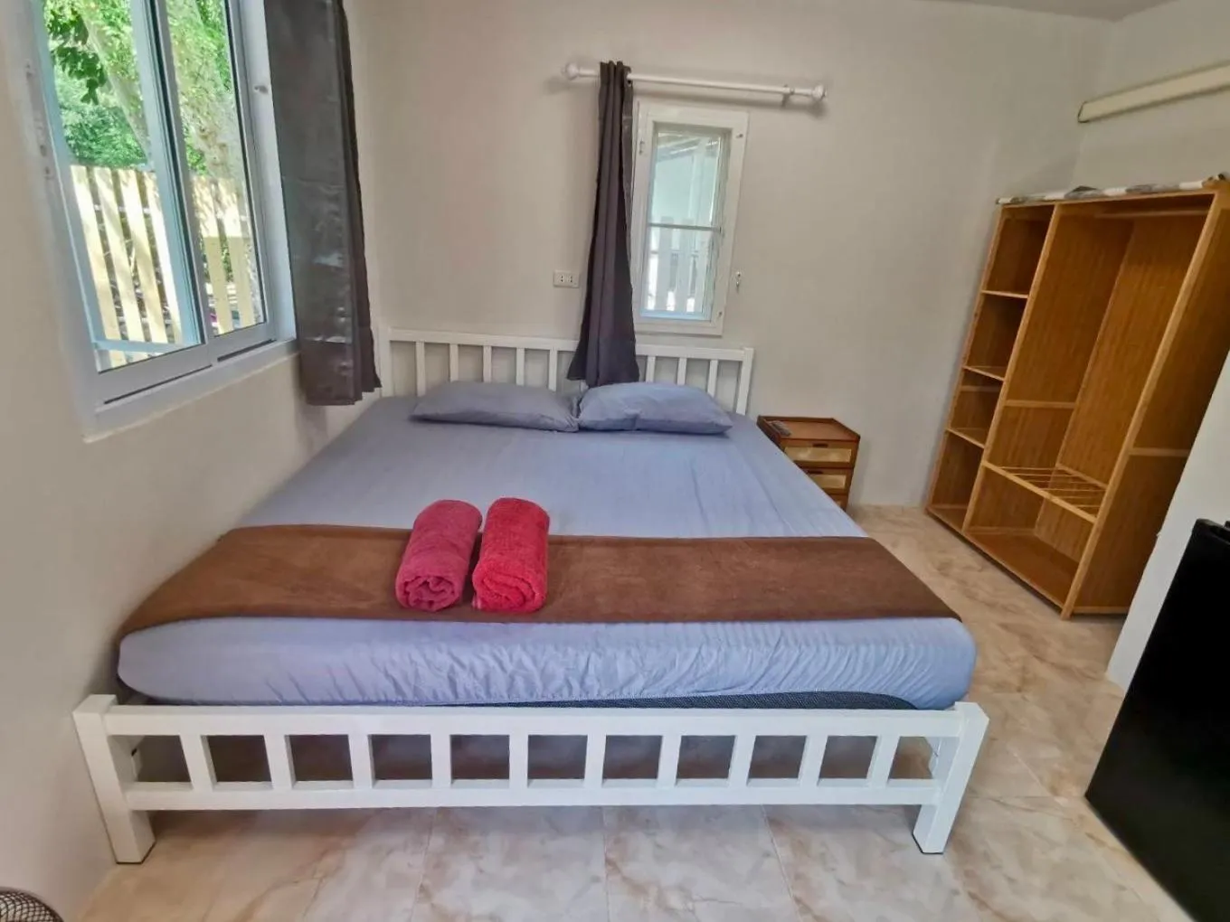 Bed in Rainbow Bungalow Haadrin Koh Phangan