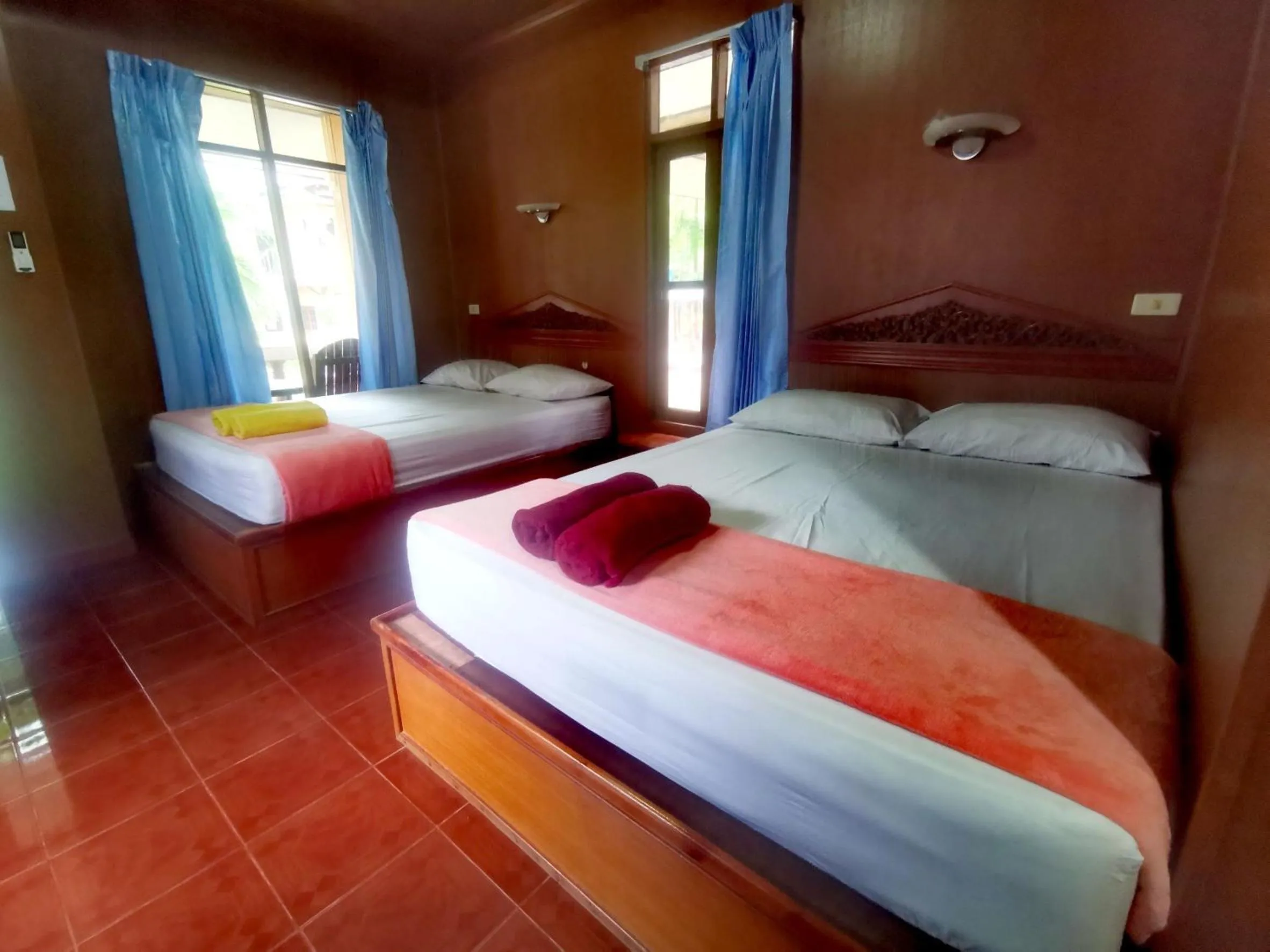 Bed in Rainbow Bungalow Haadrin Koh Phangan