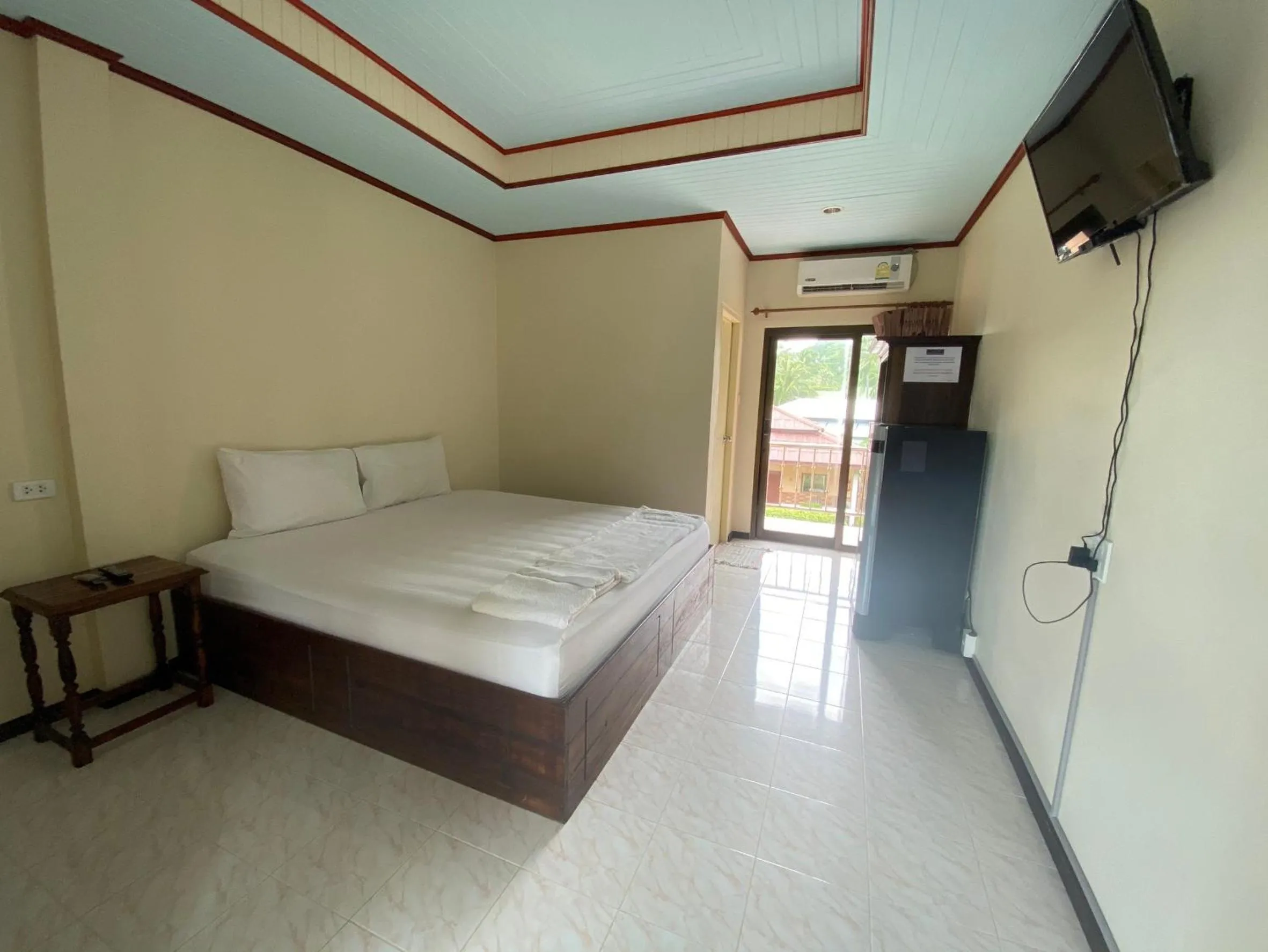 Bed in Rainbow Bungalow Haadrin Koh Phangan