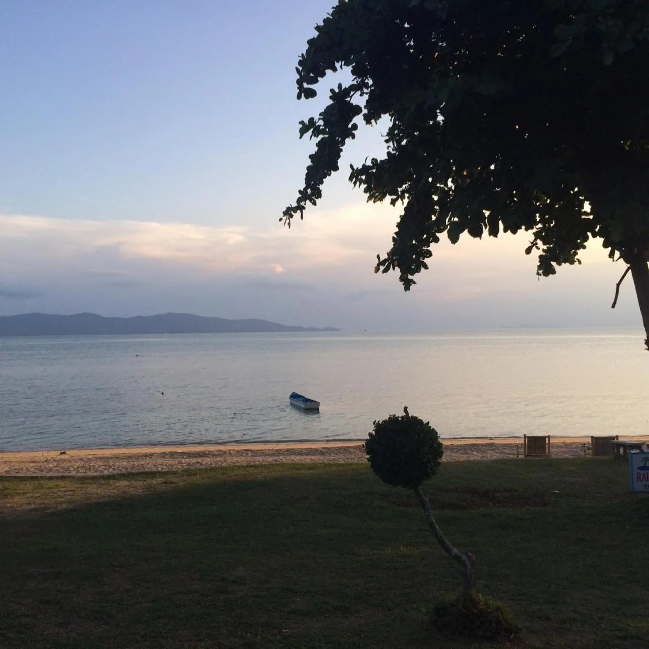 Beach in Rainbow Bungalow Haadrin Koh Phangan