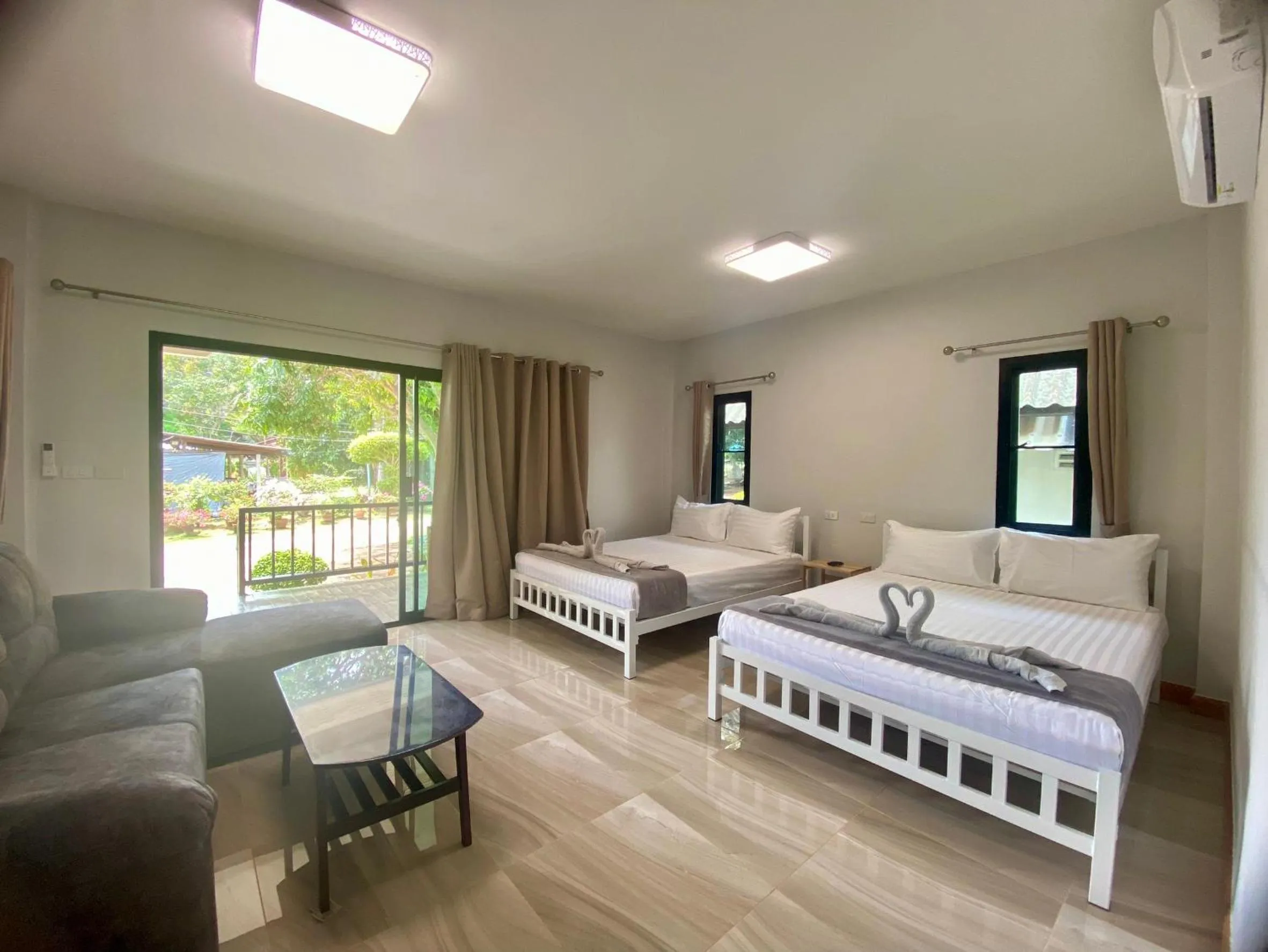 Bed in Rainbow Bungalow Haadrin Koh Phangan