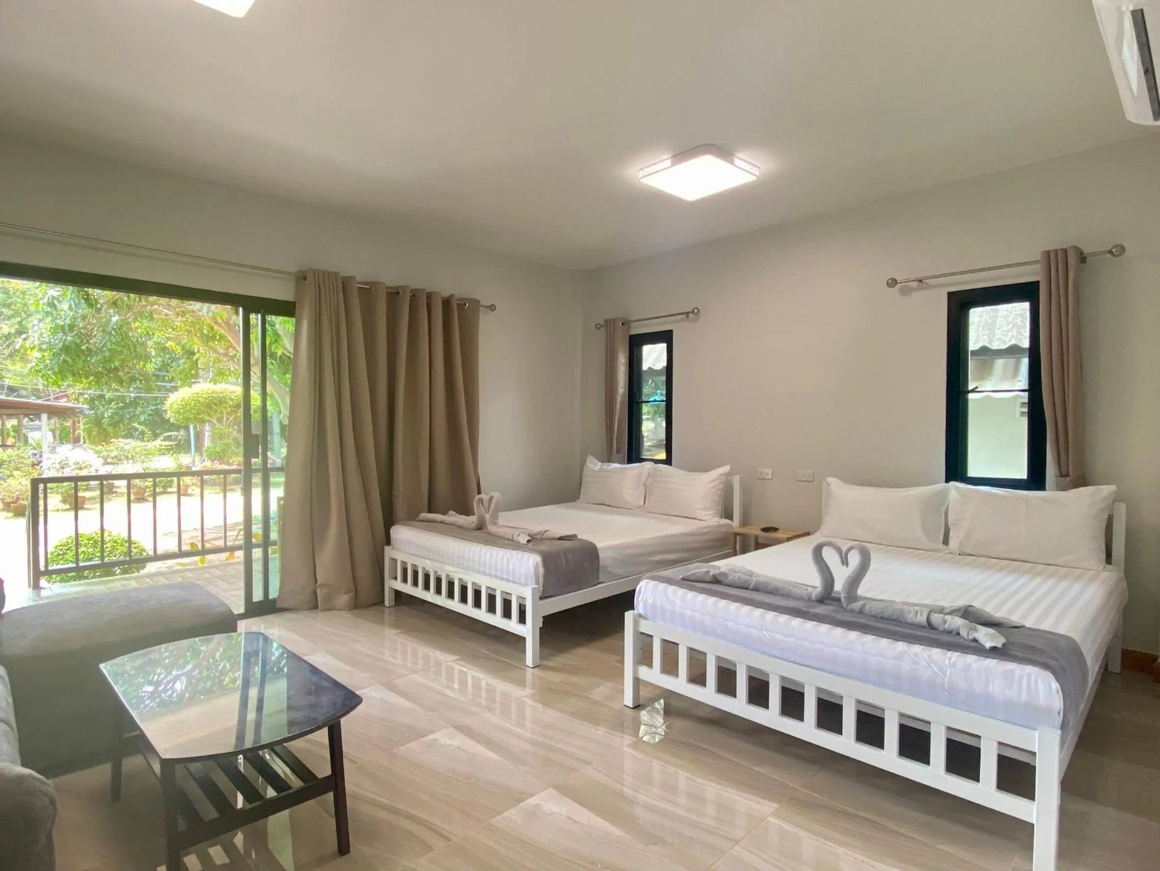 Bed in Rainbow Bungalow Haadrin Koh Phangan