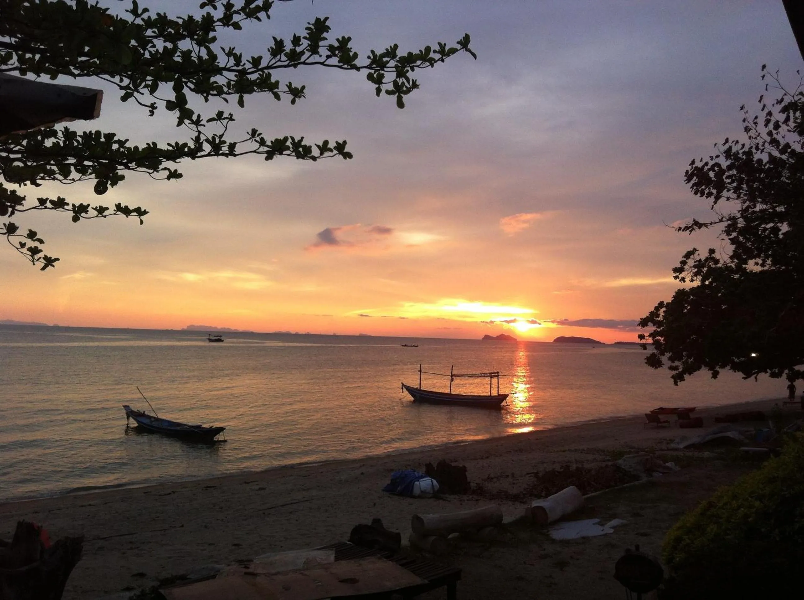 Beach in Rainbow Bungalow Haadrin Koh Phangan
