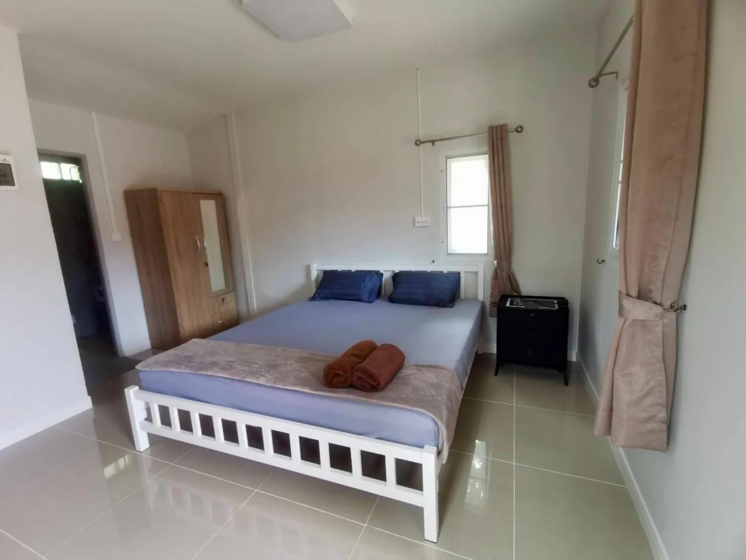 Bed in Rainbow Bungalow Haadrin Koh Phangan