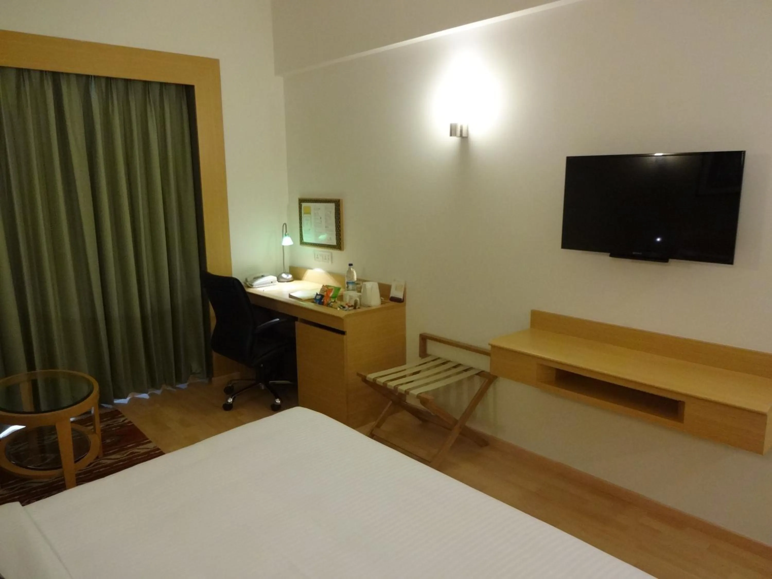 Photo of the whole room, Bed in Lemon Tree Hotel, Gachibowli, Hyderabad