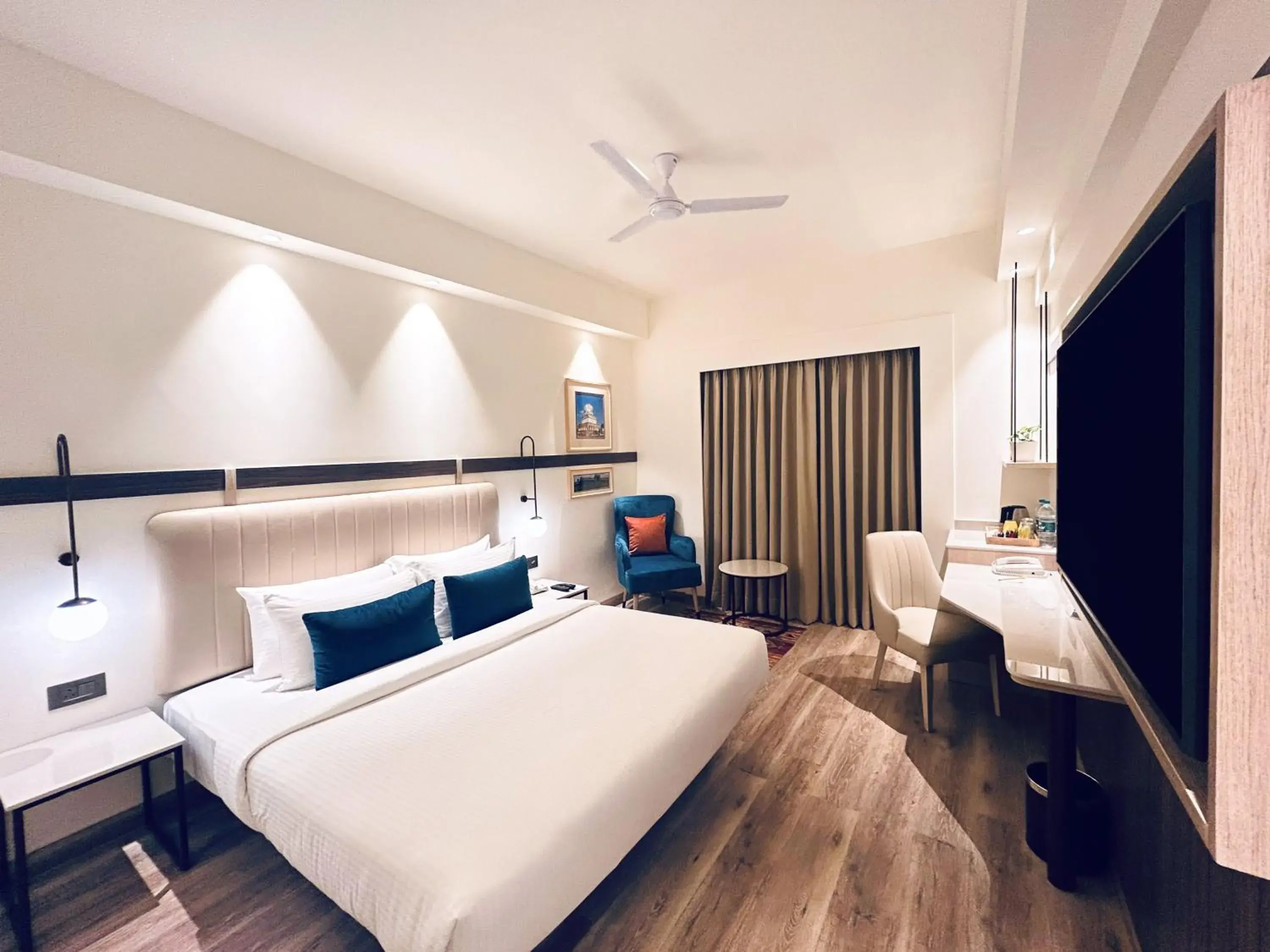 Executive King Room - single occupancy in Lemon Tree Hotel, Gachibowli, Hyderabad Executive King Room - single occupancy in Lemon Tree Hotel, Gachibowli, Hyderabad