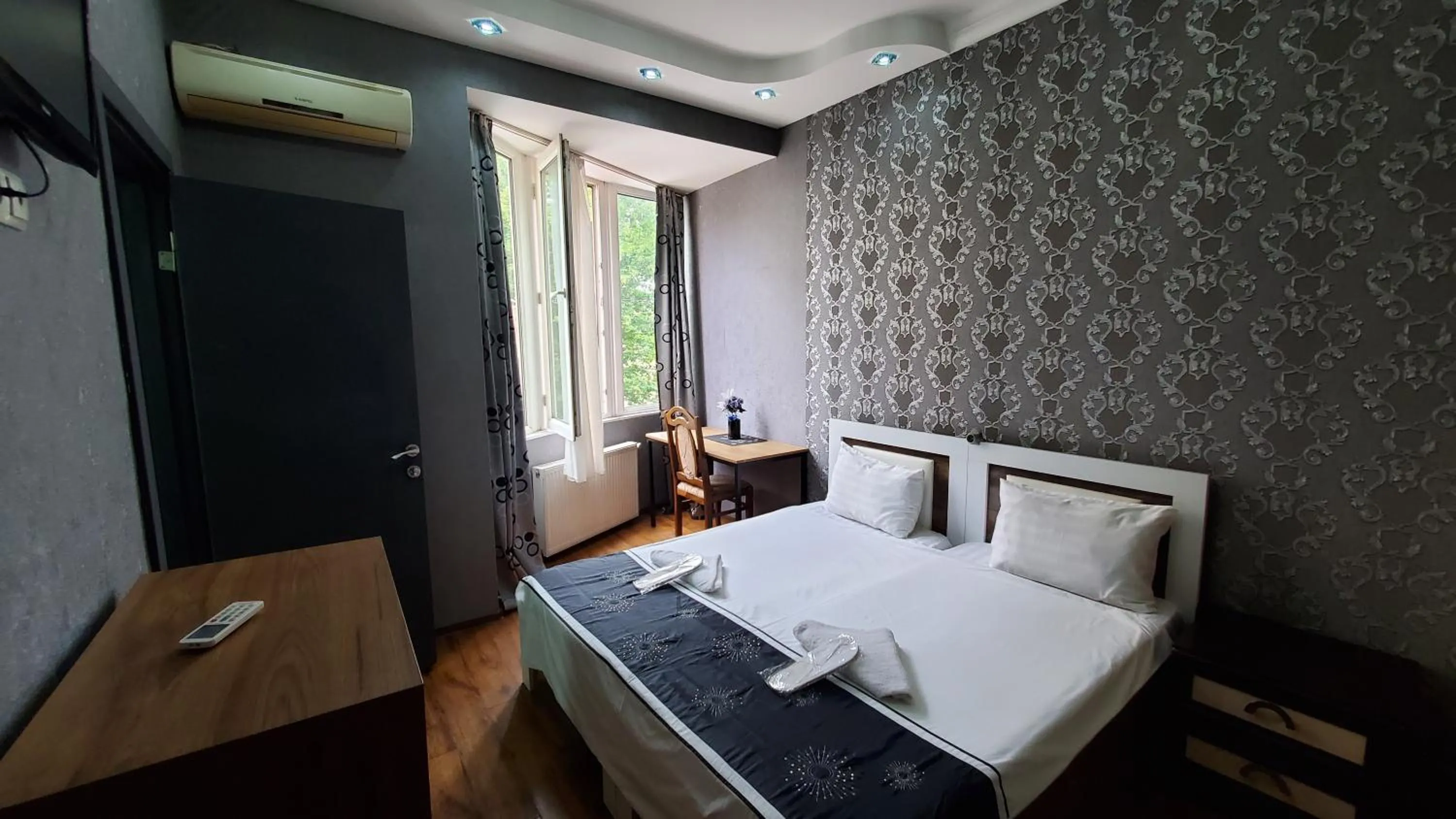 TV and multimedia, Bed in Hotel Antalia