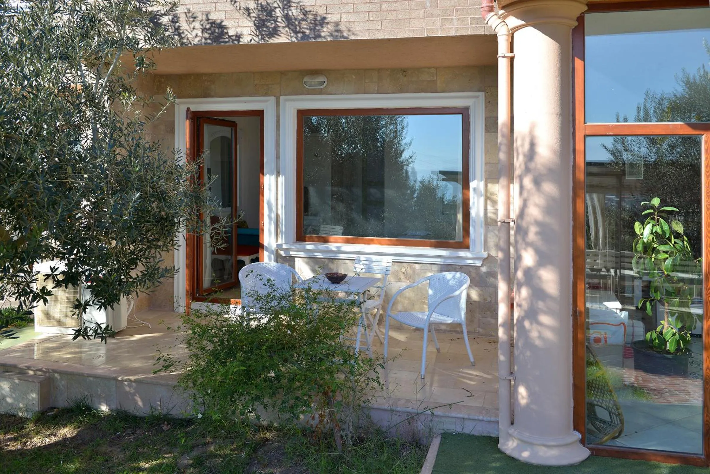 Garden in Aeneas Hotel