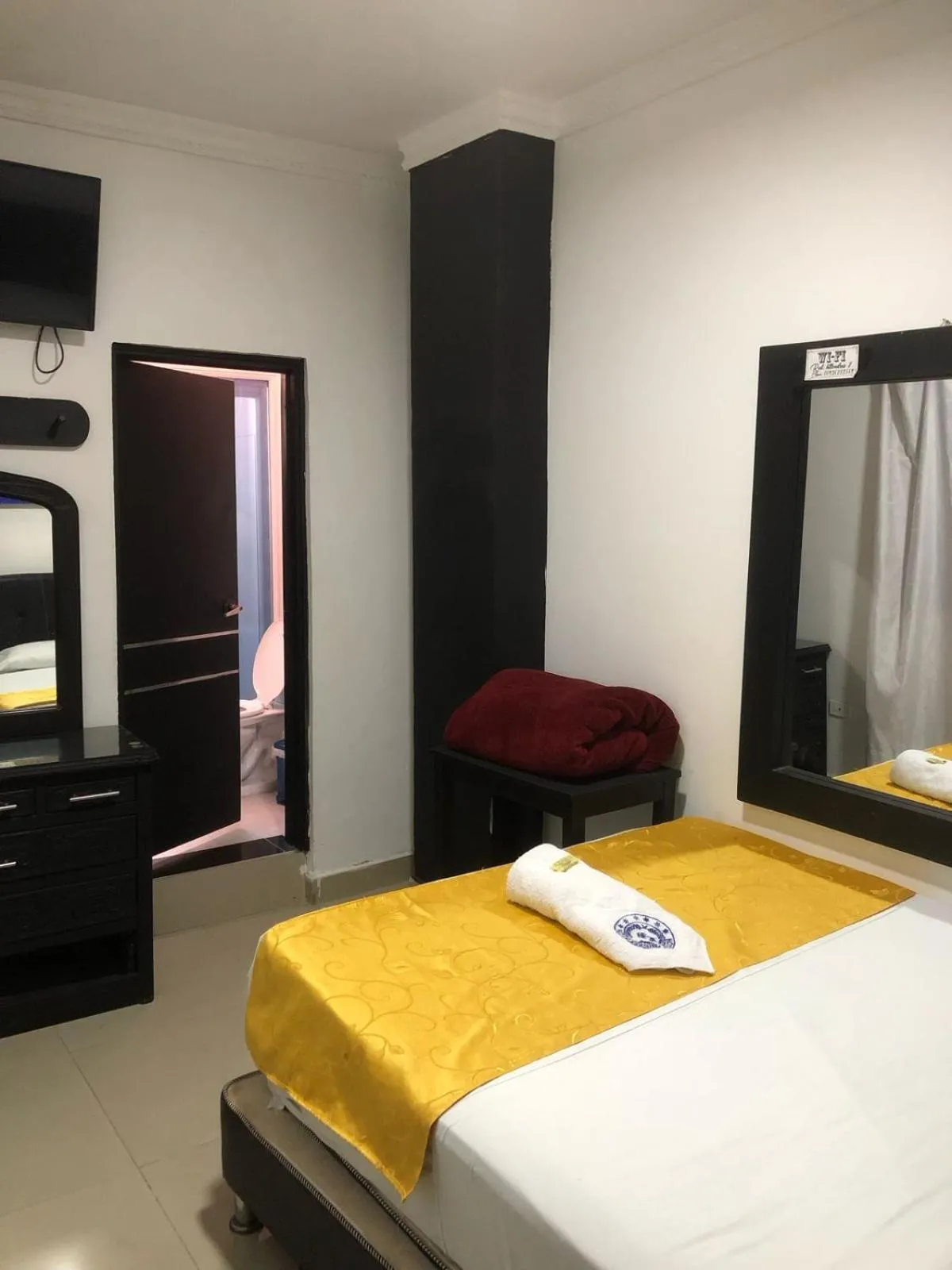 Bed in HOTEL LONDRES PLAZA