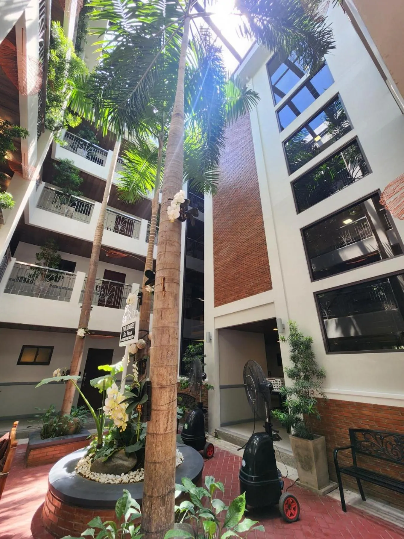 2F Vivere Condo - Govantes Properties