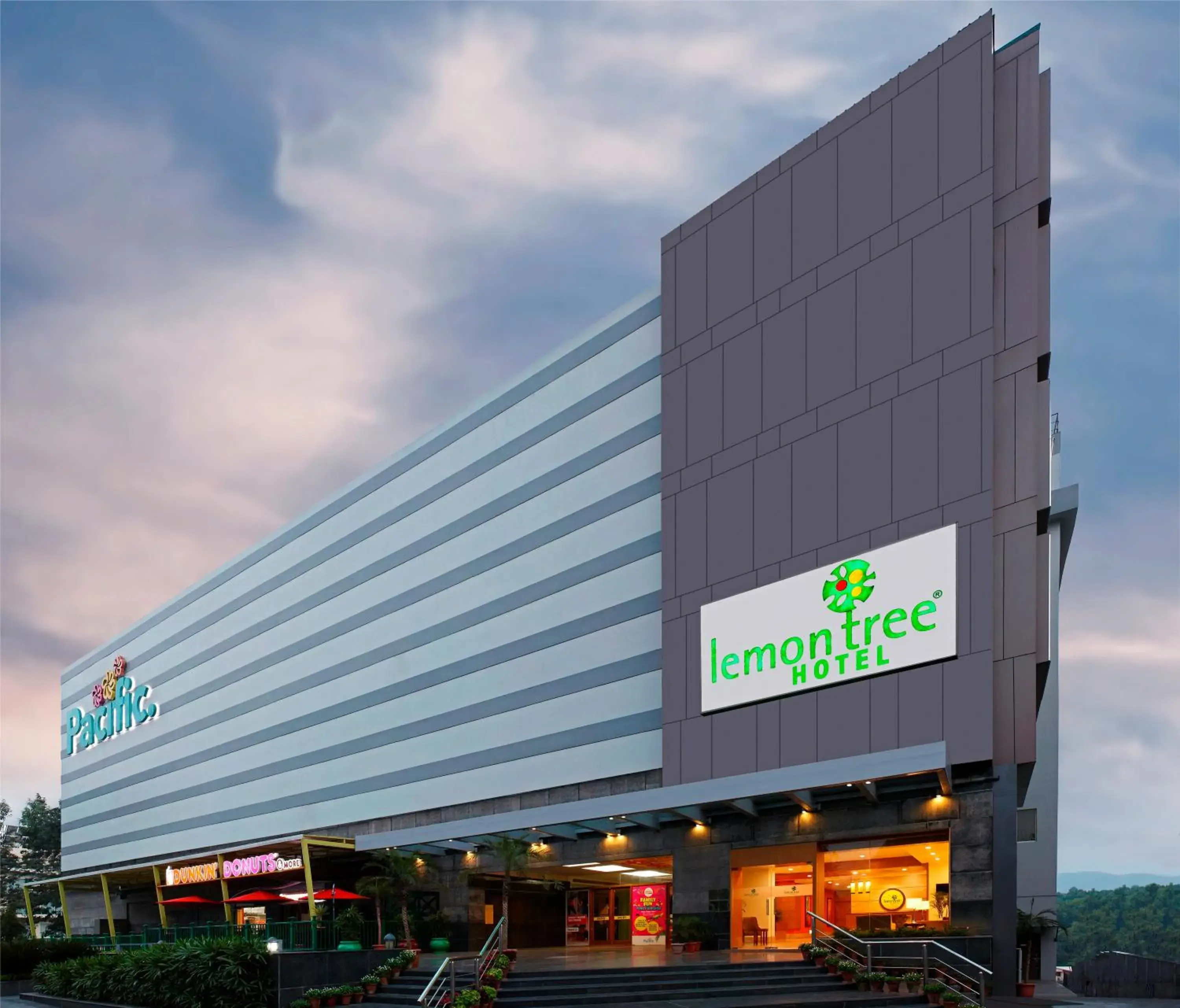 Facade/entrance in Lemon Tree Hotel, Dehradun Facade/entrance in Lemon Tree Hotel, Dehradun