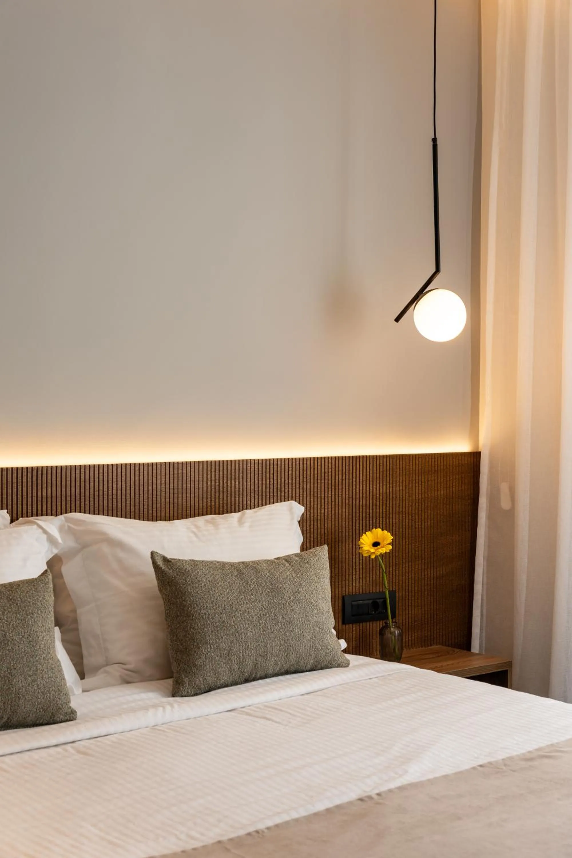 Bed in Omikron Luxury Residences by Semavί