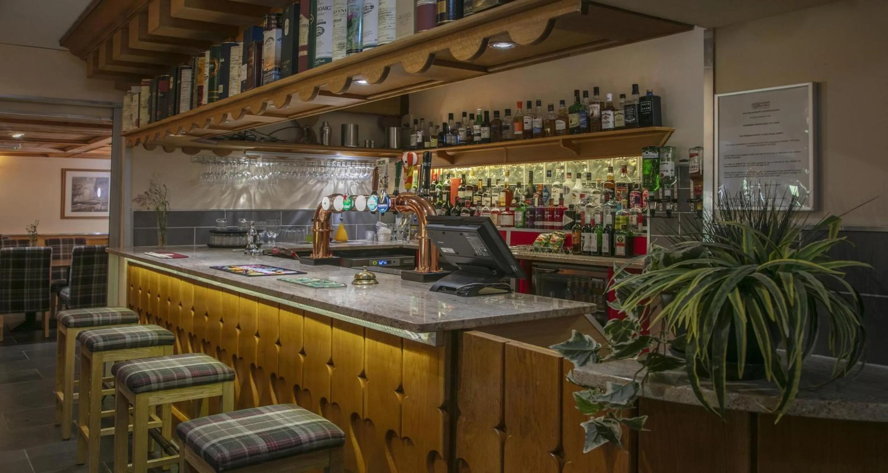 Restaurant/places to eat in All Seasons Philipburn, BW Signature Collection