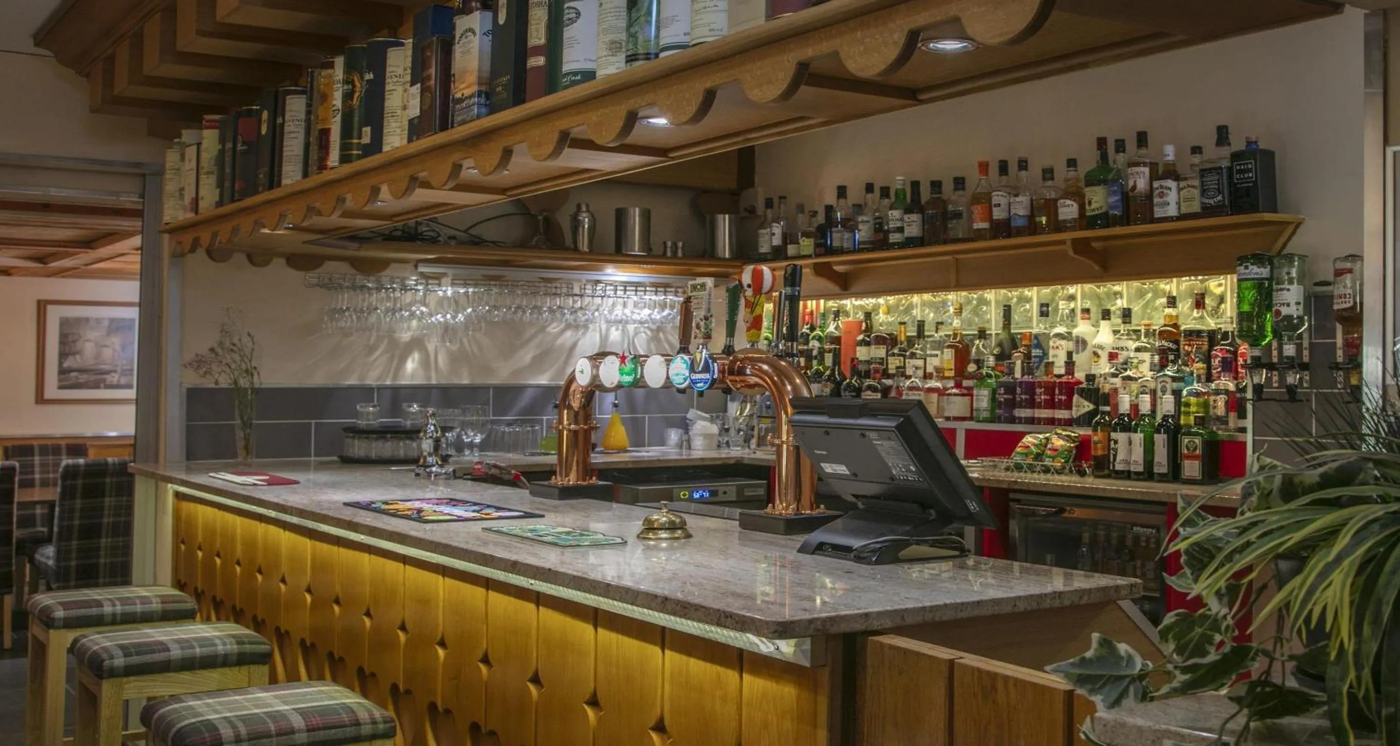 Restaurant/places to eat in All Seasons Philipburn, BW Signature Collection