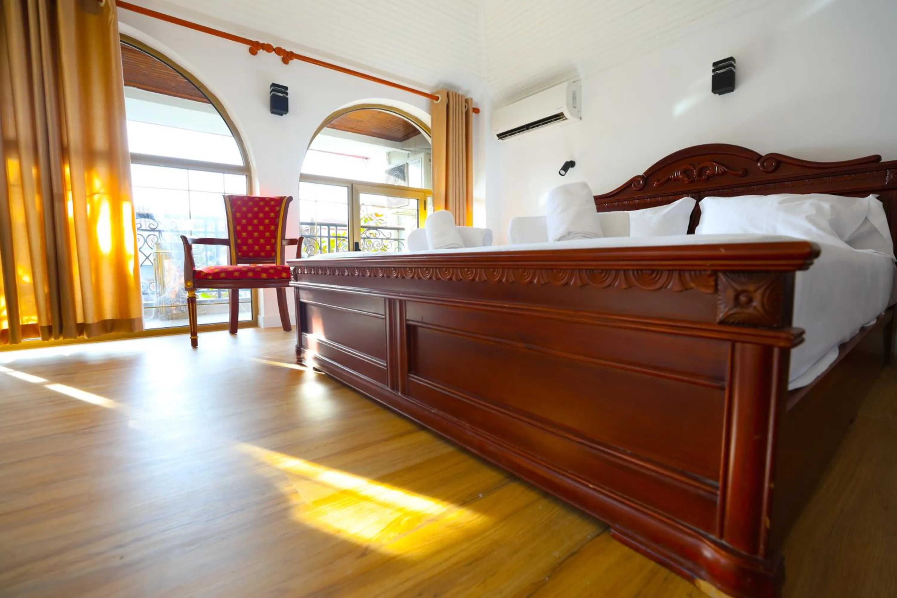 Photo of the whole room, Bed in Vila Alizee Hotel