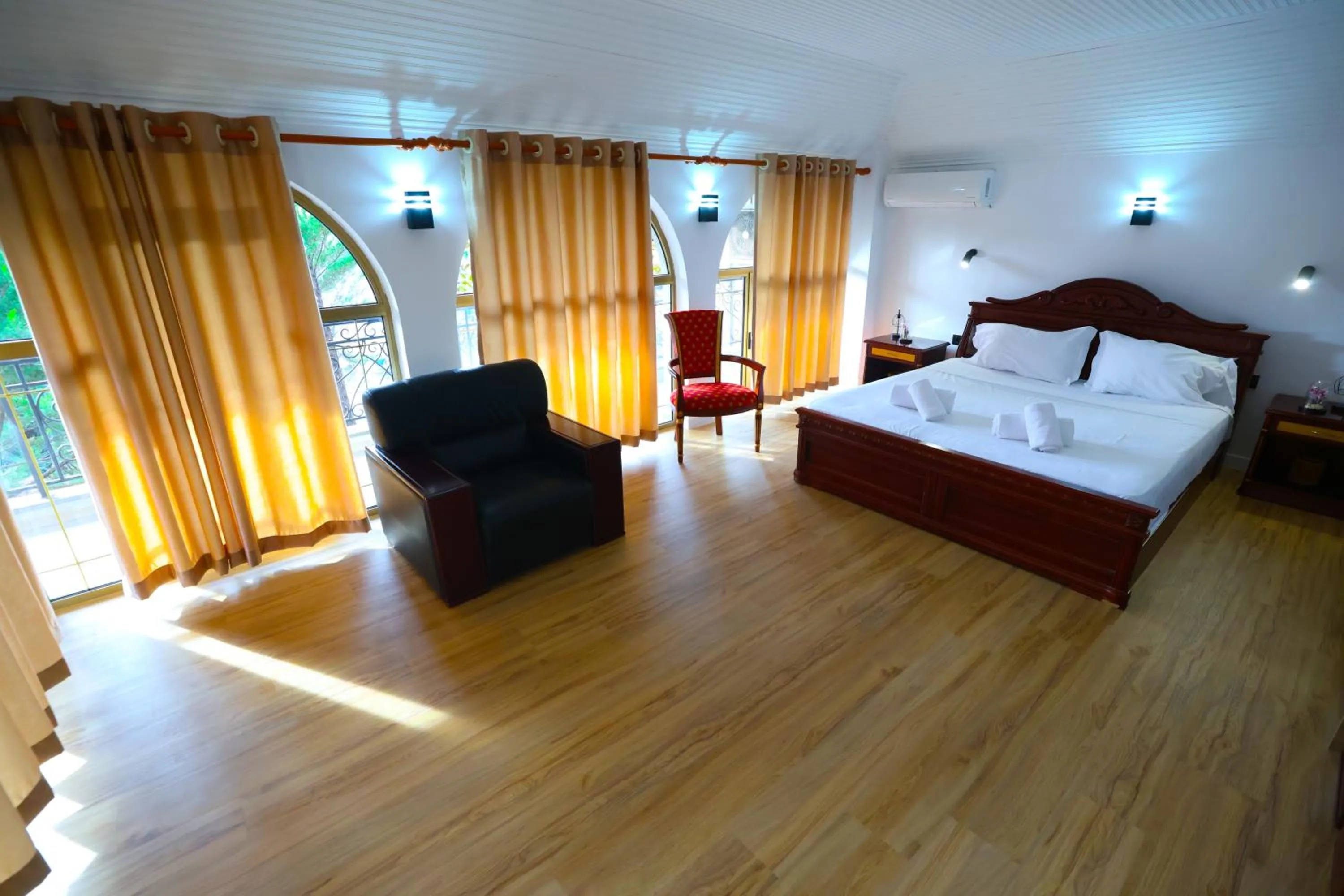 Living room, Bed in Vila Alizee Hotel