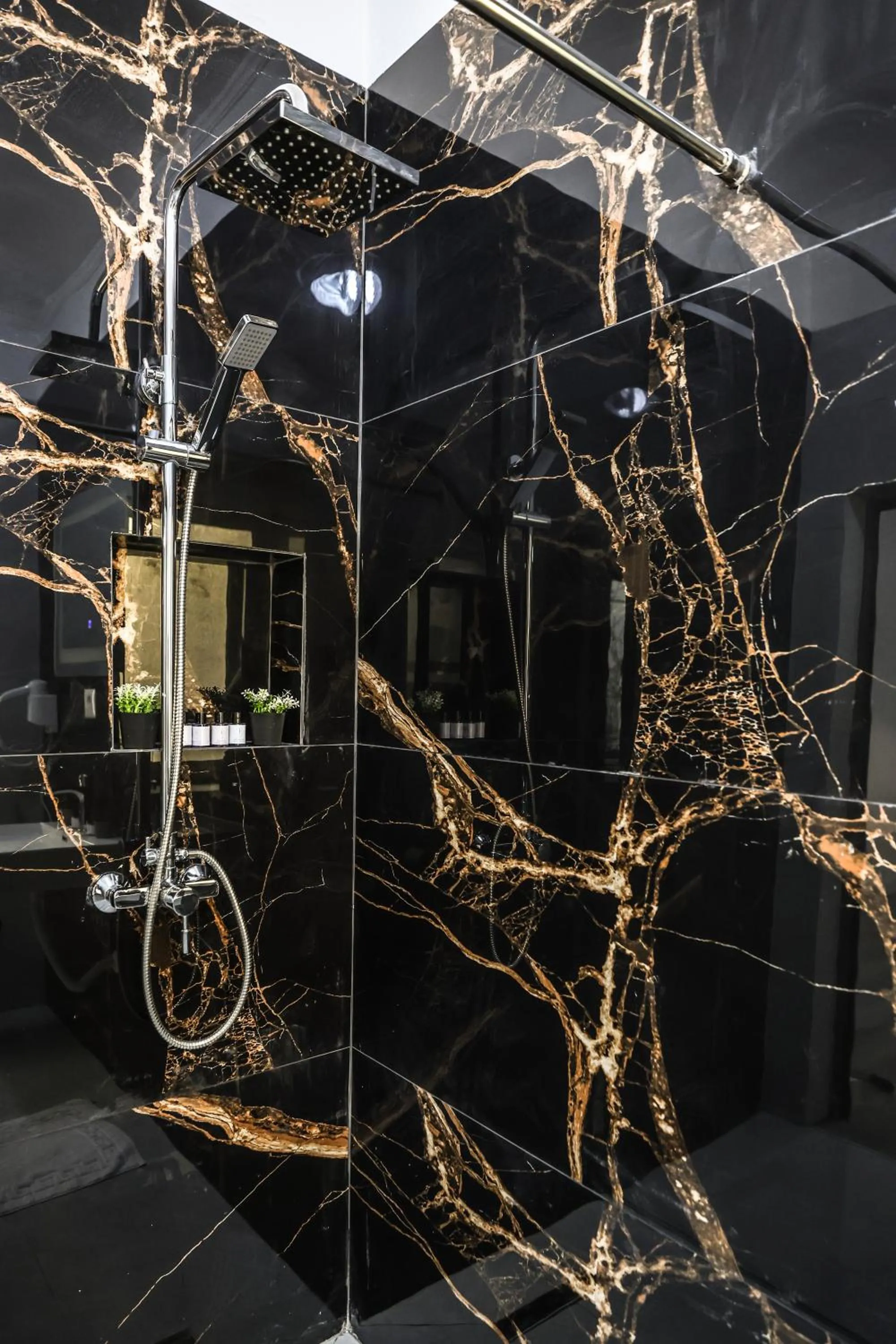 Shower in Vila Alizee Hotel