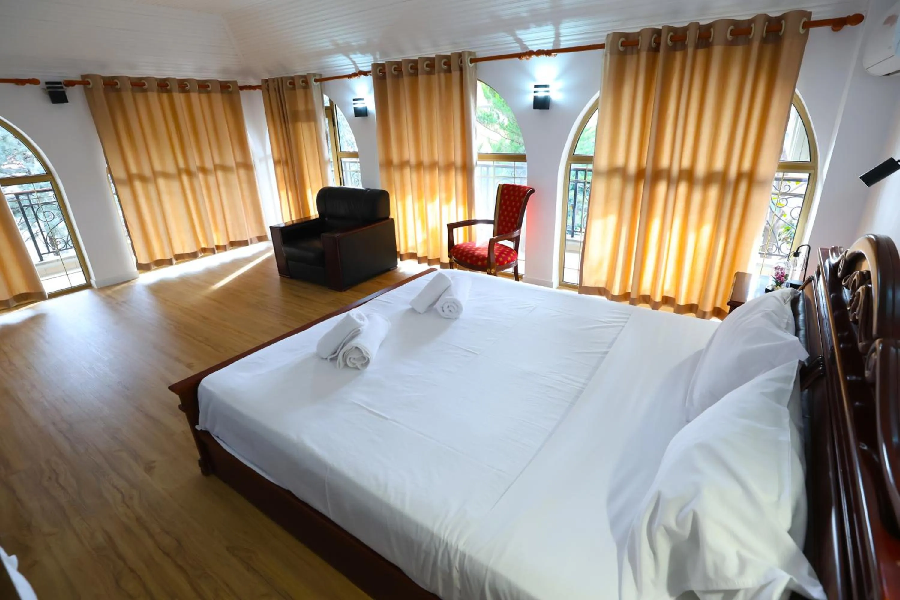 Photo of the whole room, Bed in Vila Alizee Hotel
