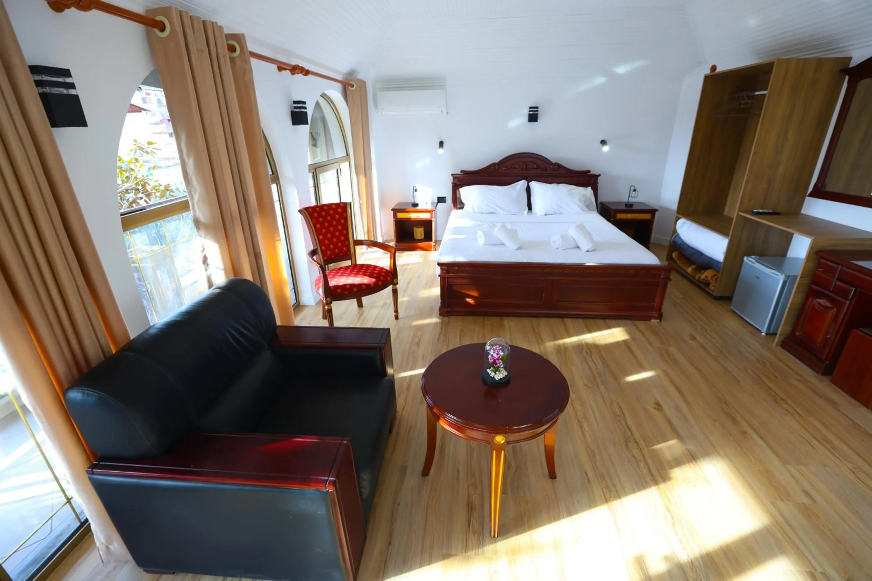 Living room, Bed in Vila Alizee Hotel