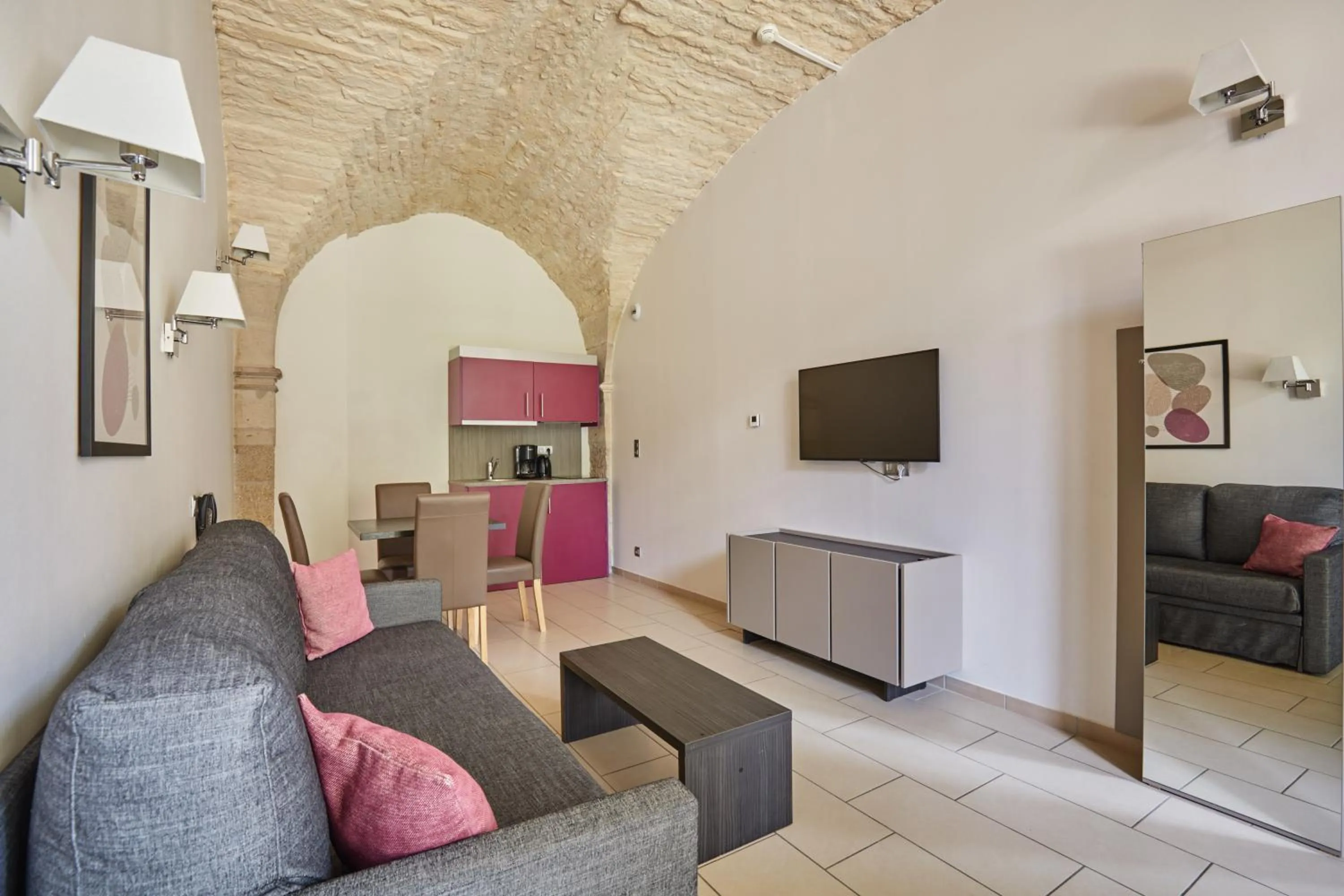 Seating area in Appart'hôtel Odalys City - Dijon Centre Les Cordeliers
