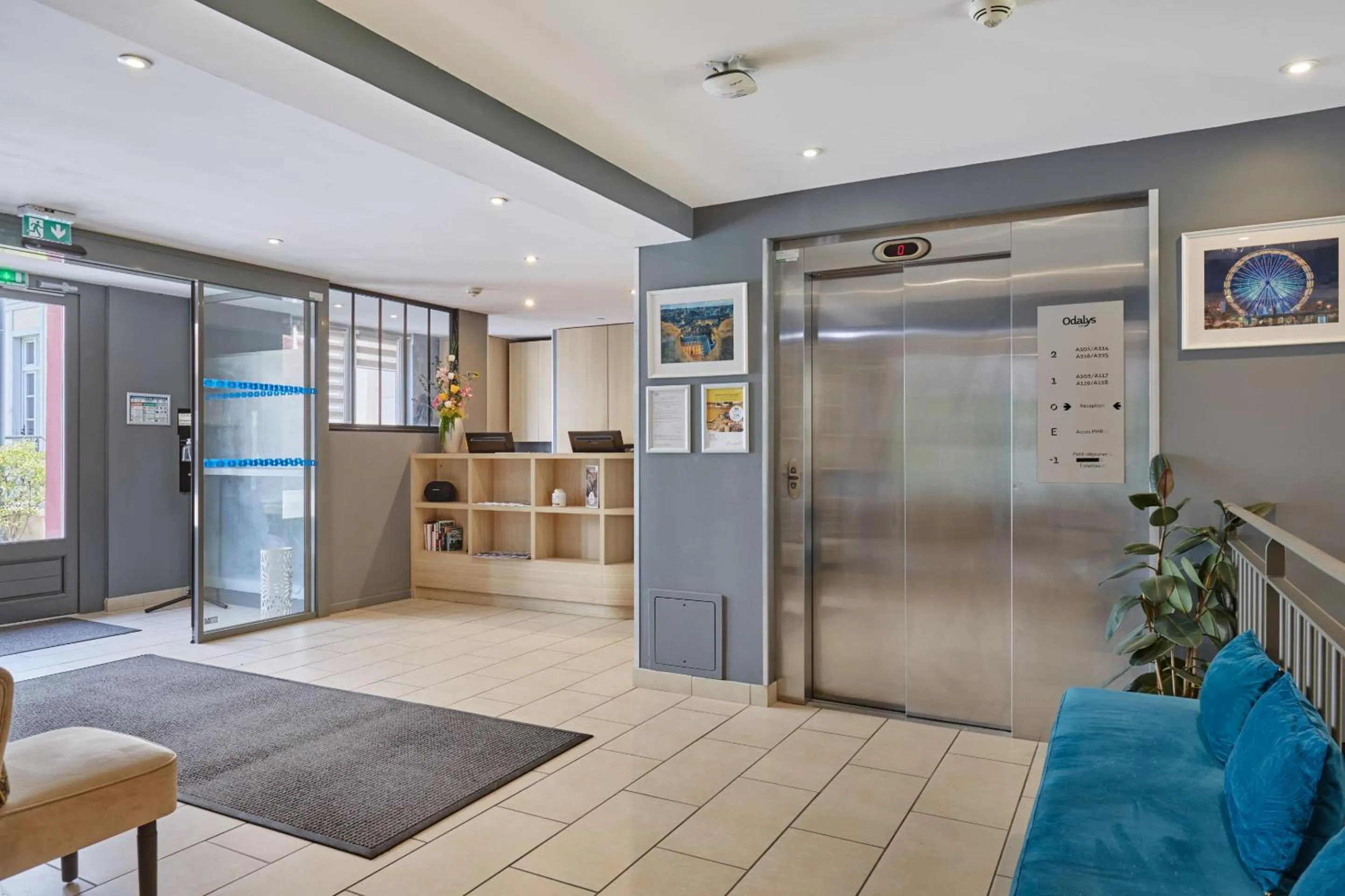 Lobby or reception in Appart'hôtel Odalys City - Dijon Centre Les Cordeliers