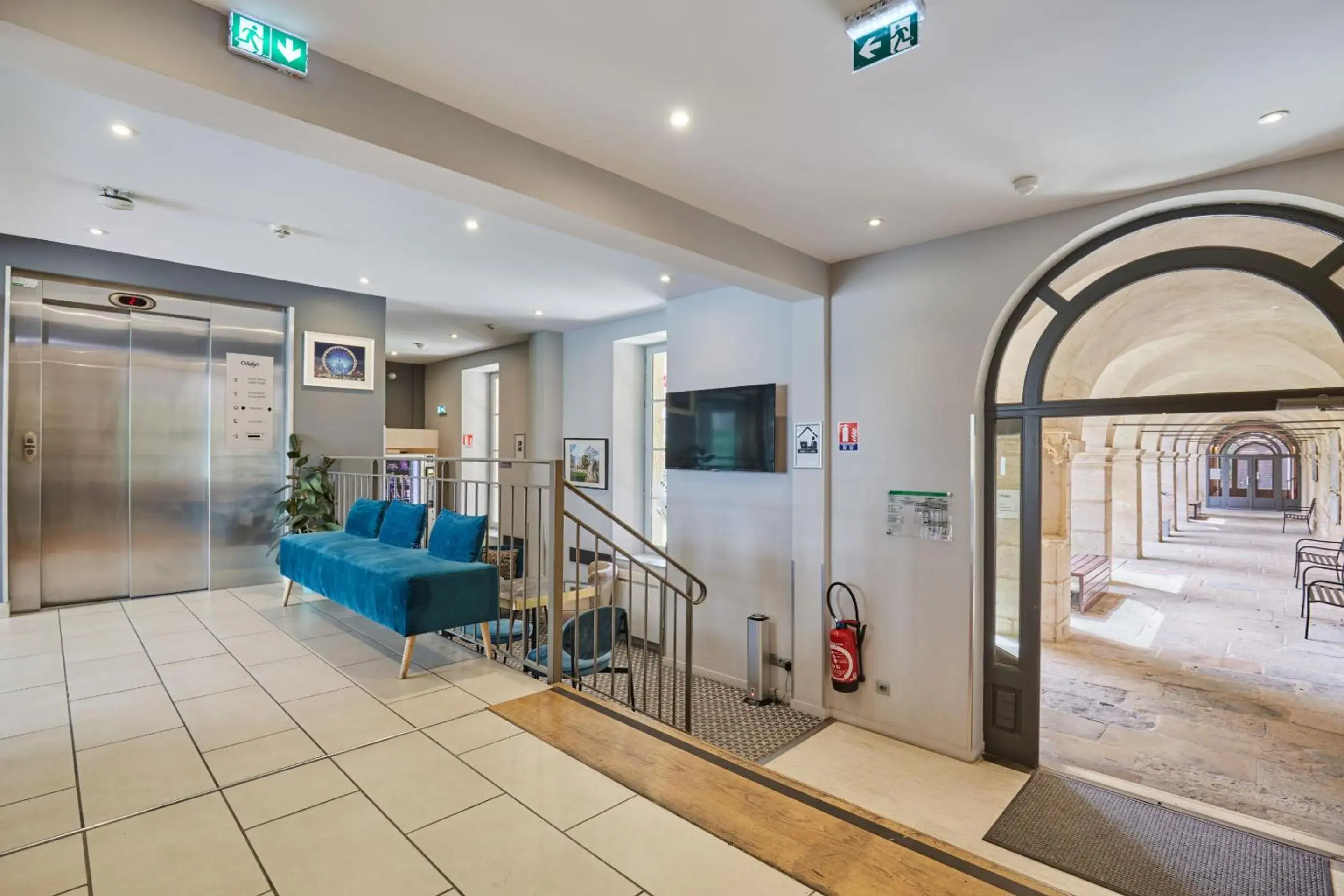 Lobby or reception in Appart'hôtel Odalys City - Dijon Centre Les Cordeliers Lobby or reception in Appart'hôtel Odalys City - Dijon Centre Les Cordeliers