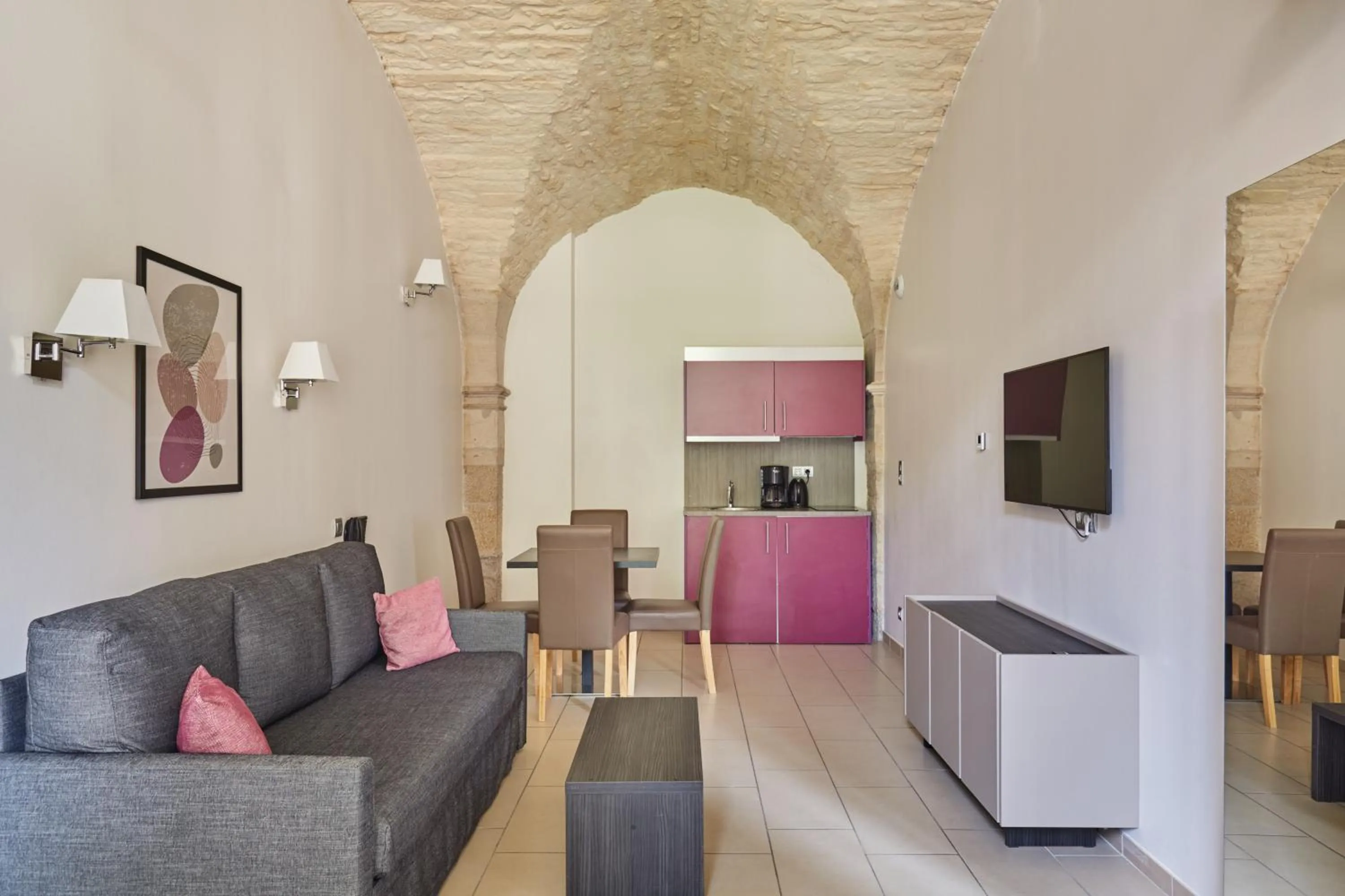 Seating area in Appart'hôtel Odalys City - Dijon Centre Les Cordeliers