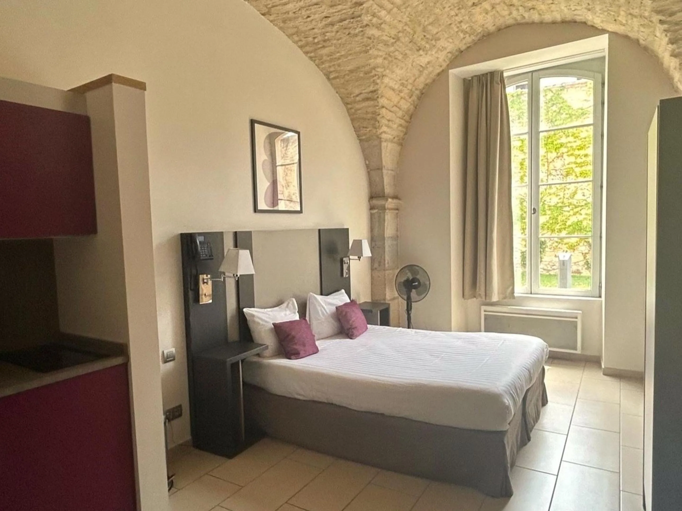 Bedroom, Bed in Appart'hôtel Odalys City - Dijon Centre Les Cordeliers