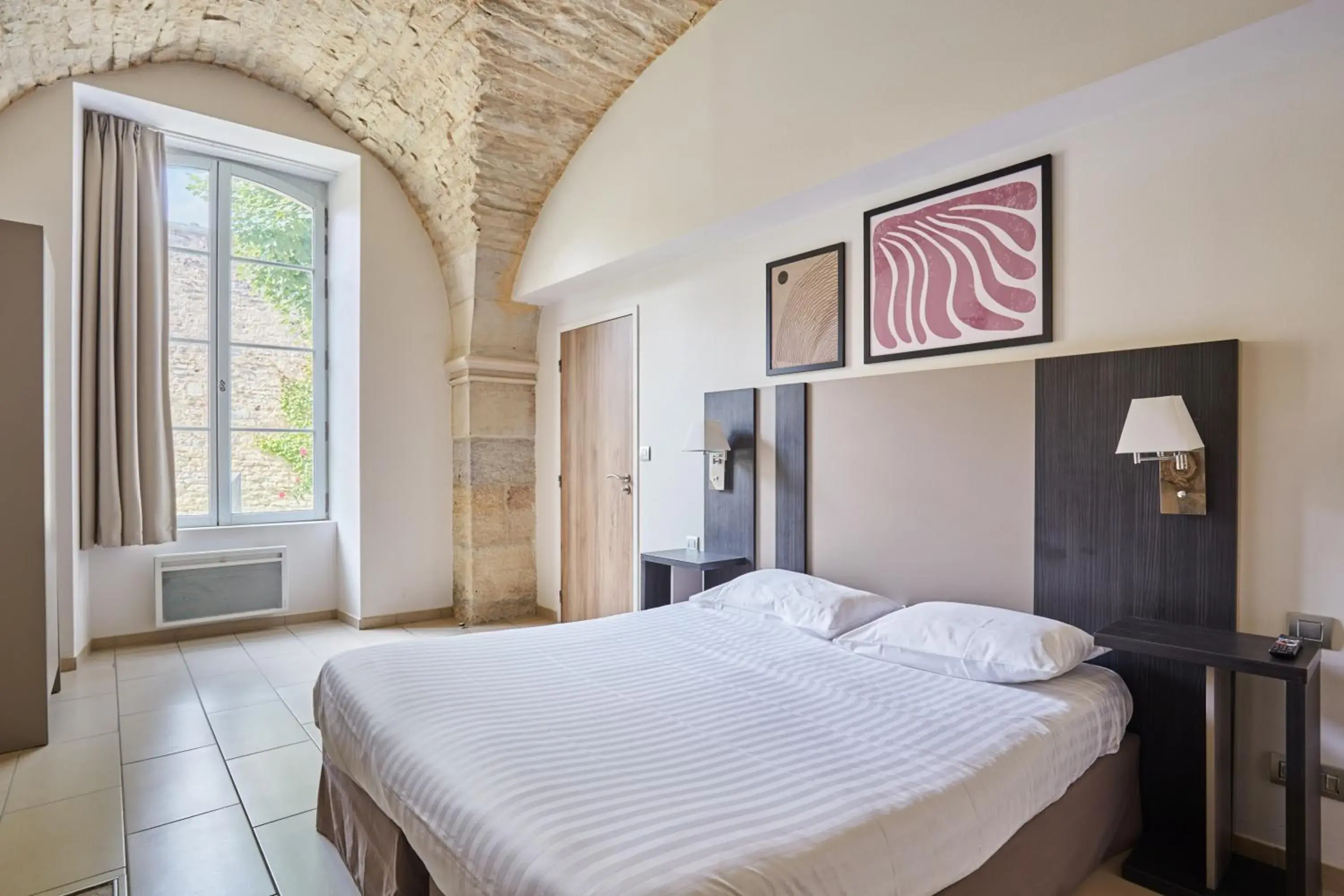 Bedroom, Bed in Appart'hôtel Odalys City - Dijon Centre Les Cordeliers Bedroom, Bed in Appart'hôtel Odalys City - Dijon Centre Les Cordeliers