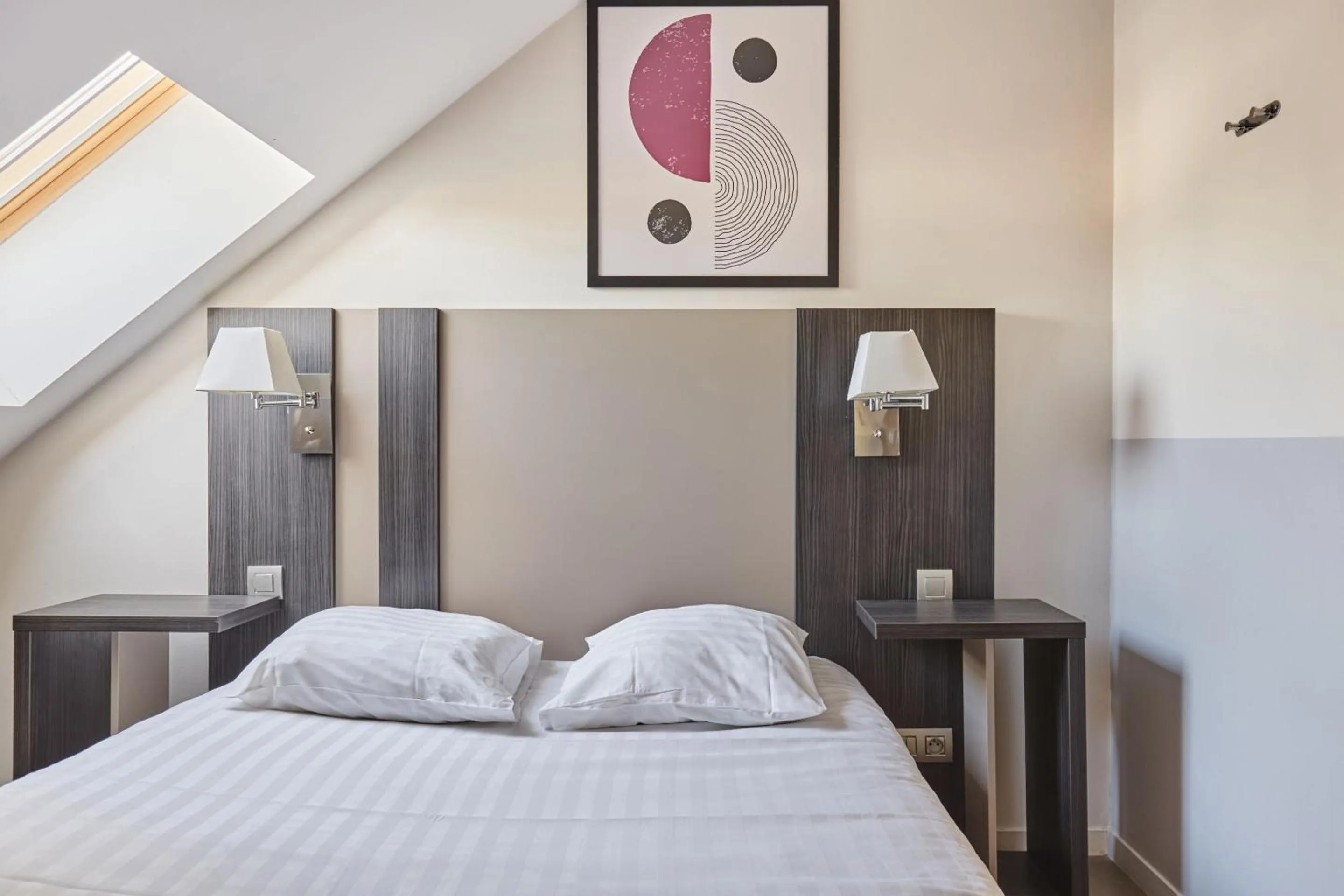 Bed in Appart'hôtel Odalys City - Dijon Centre Les Cordeliers